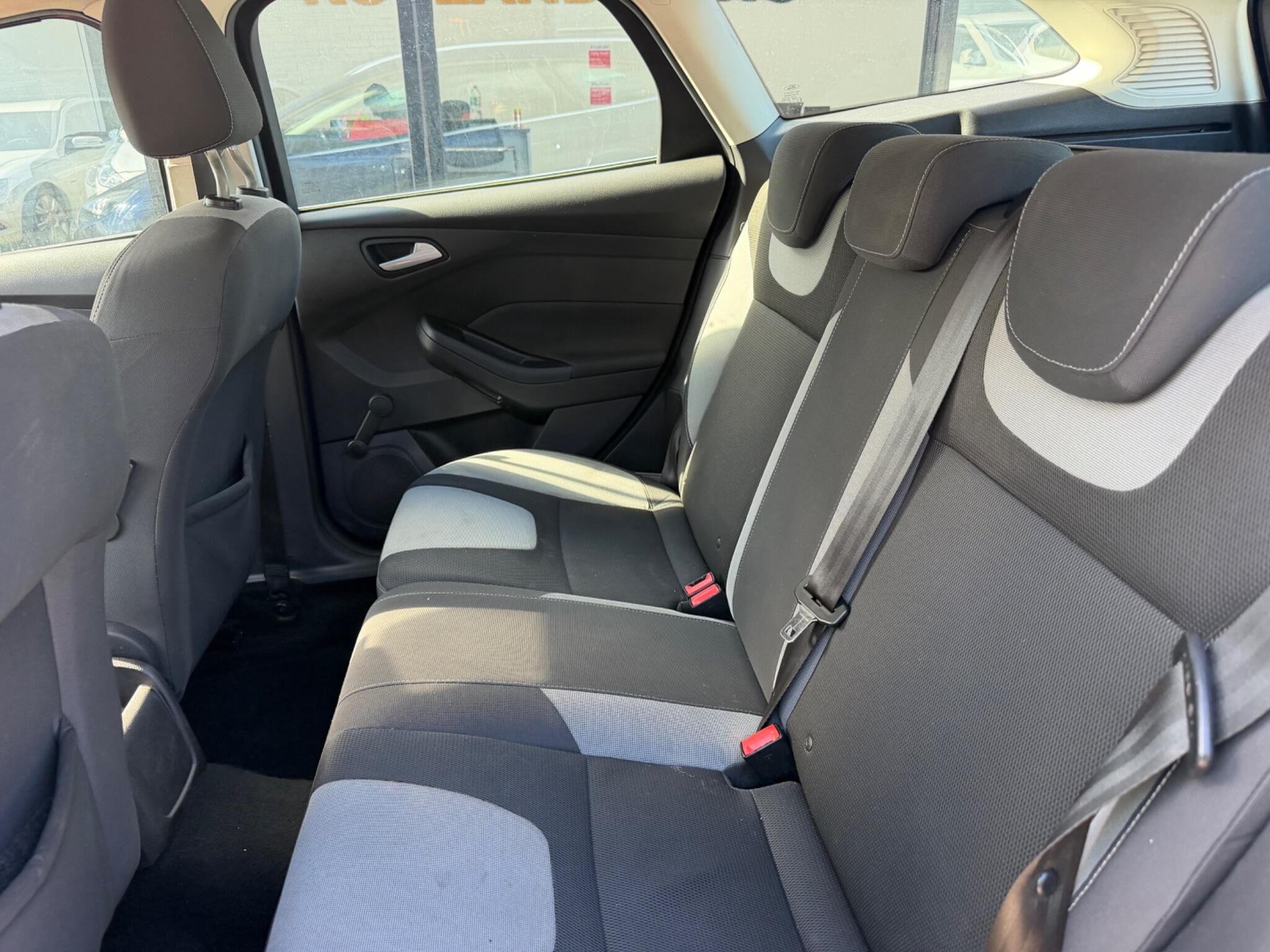 Ford Focus view 26