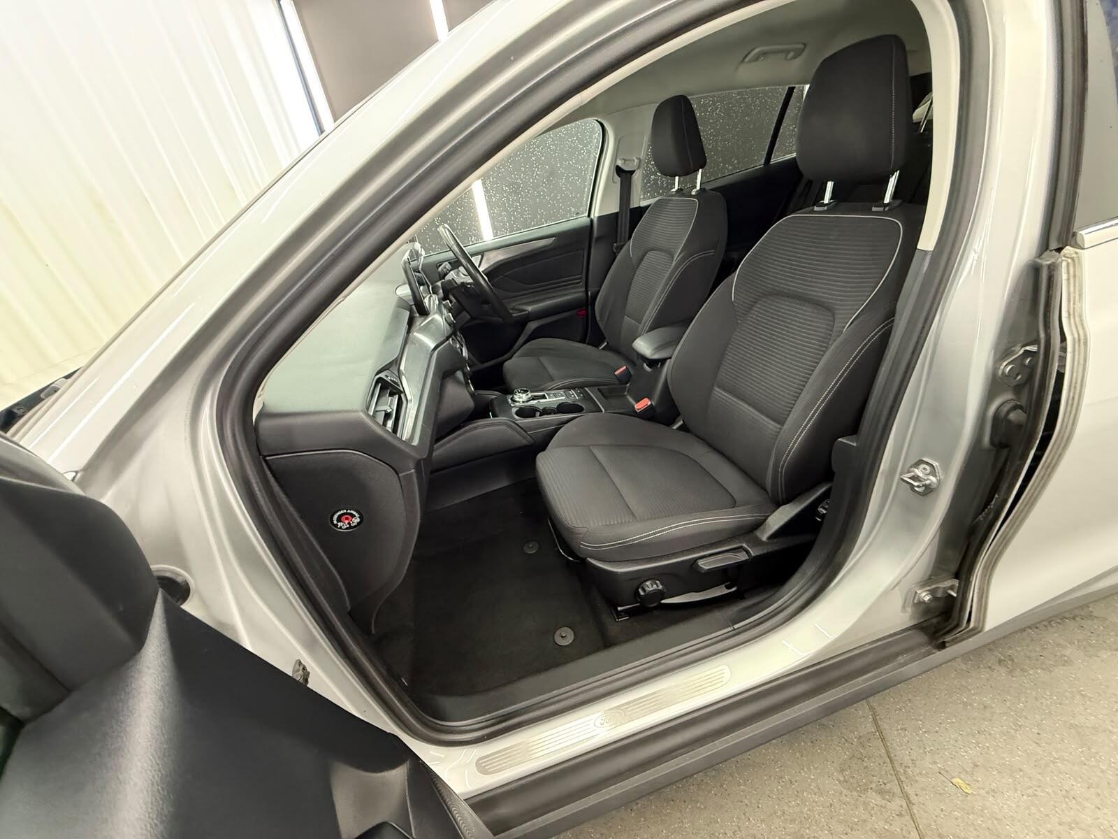 Ford Focus view 26