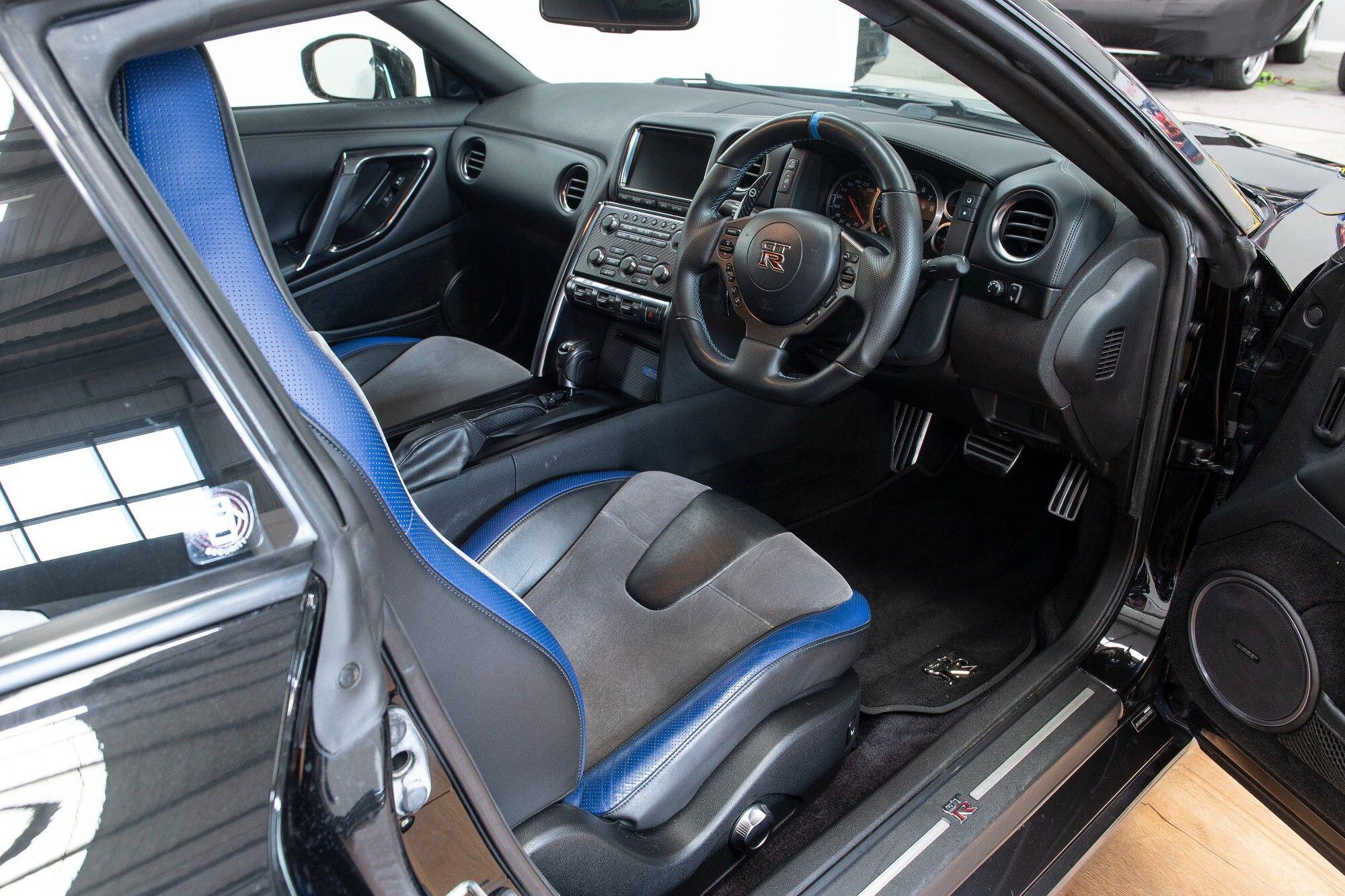 Nissan GT-R view 8