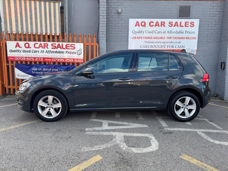 Volkswagen Golf view 4