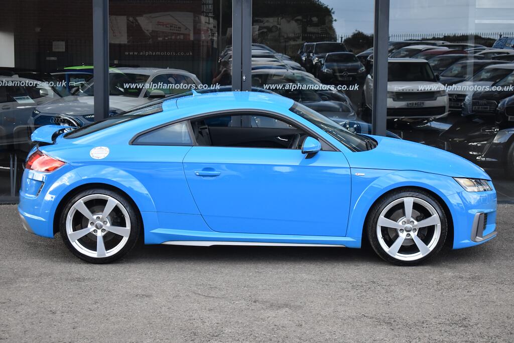 Audi TT view 2