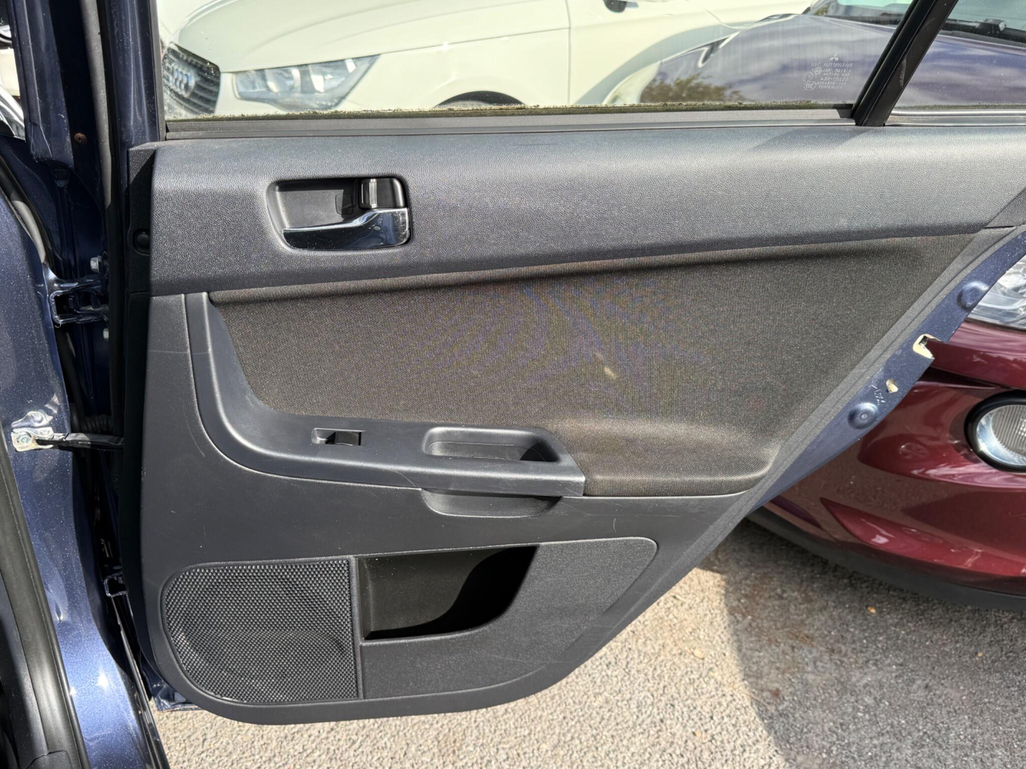 Mitsubishi Lancer - Image 37