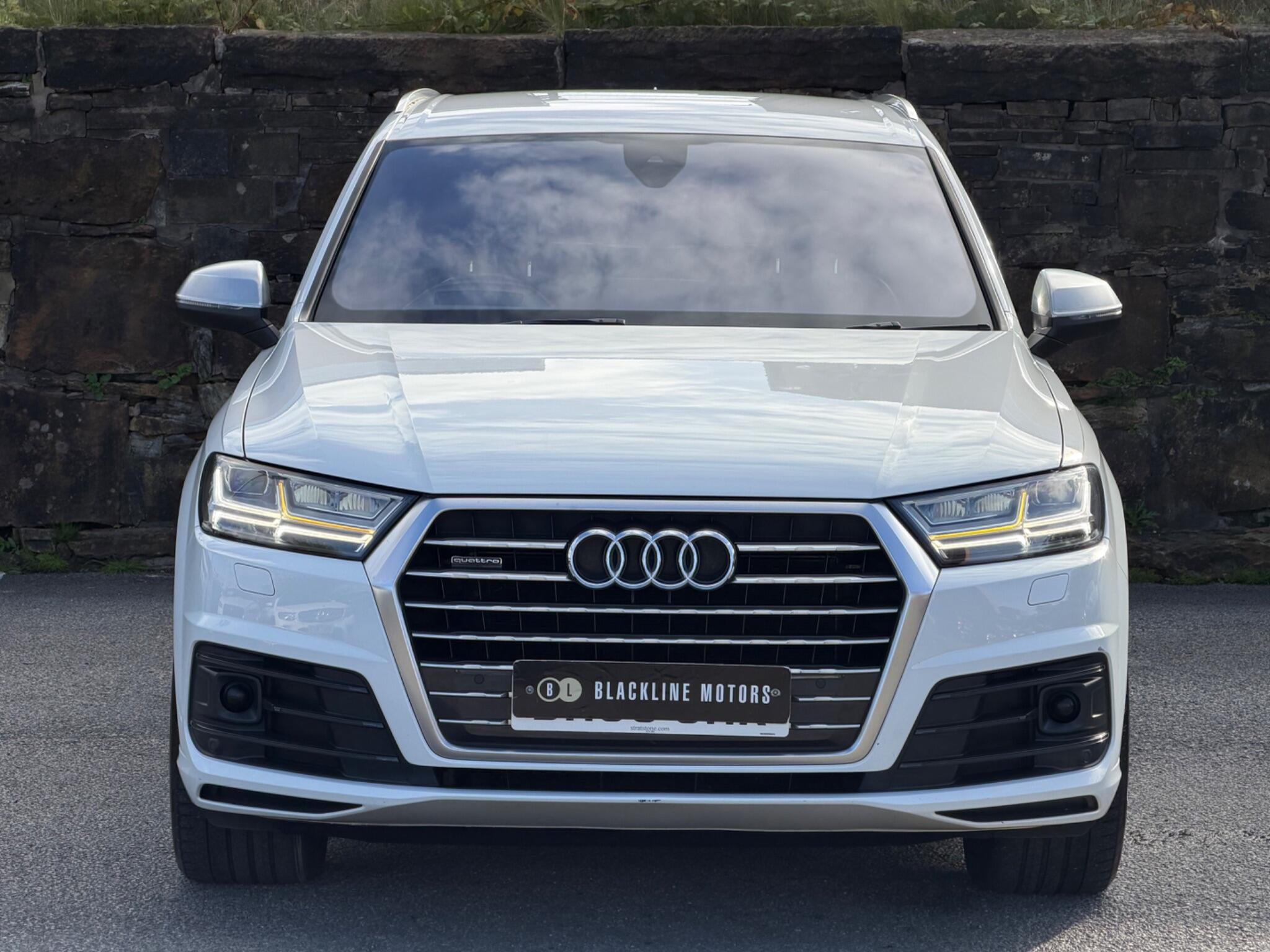 Audi Q7 view 2