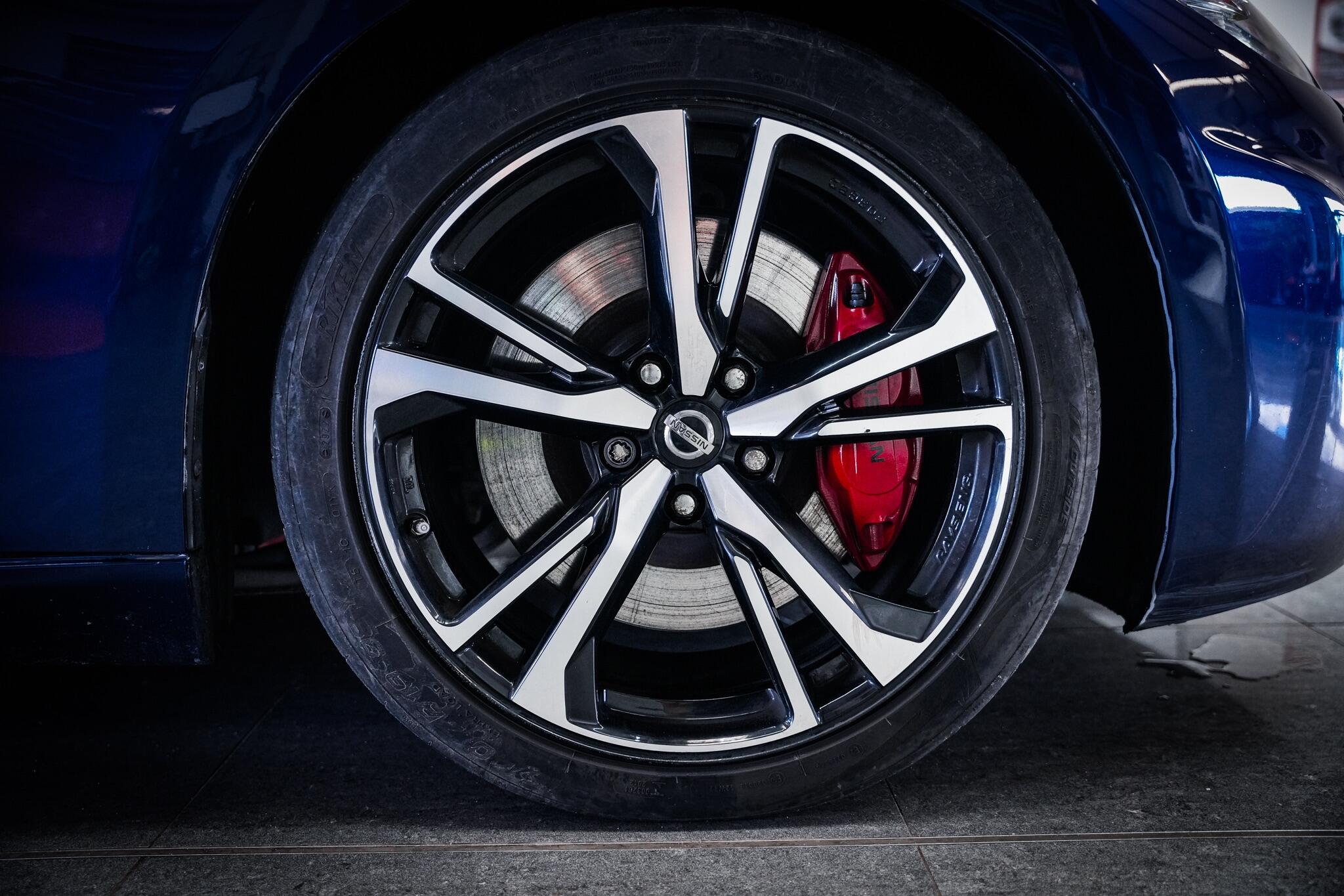 Nissan 370z view 25