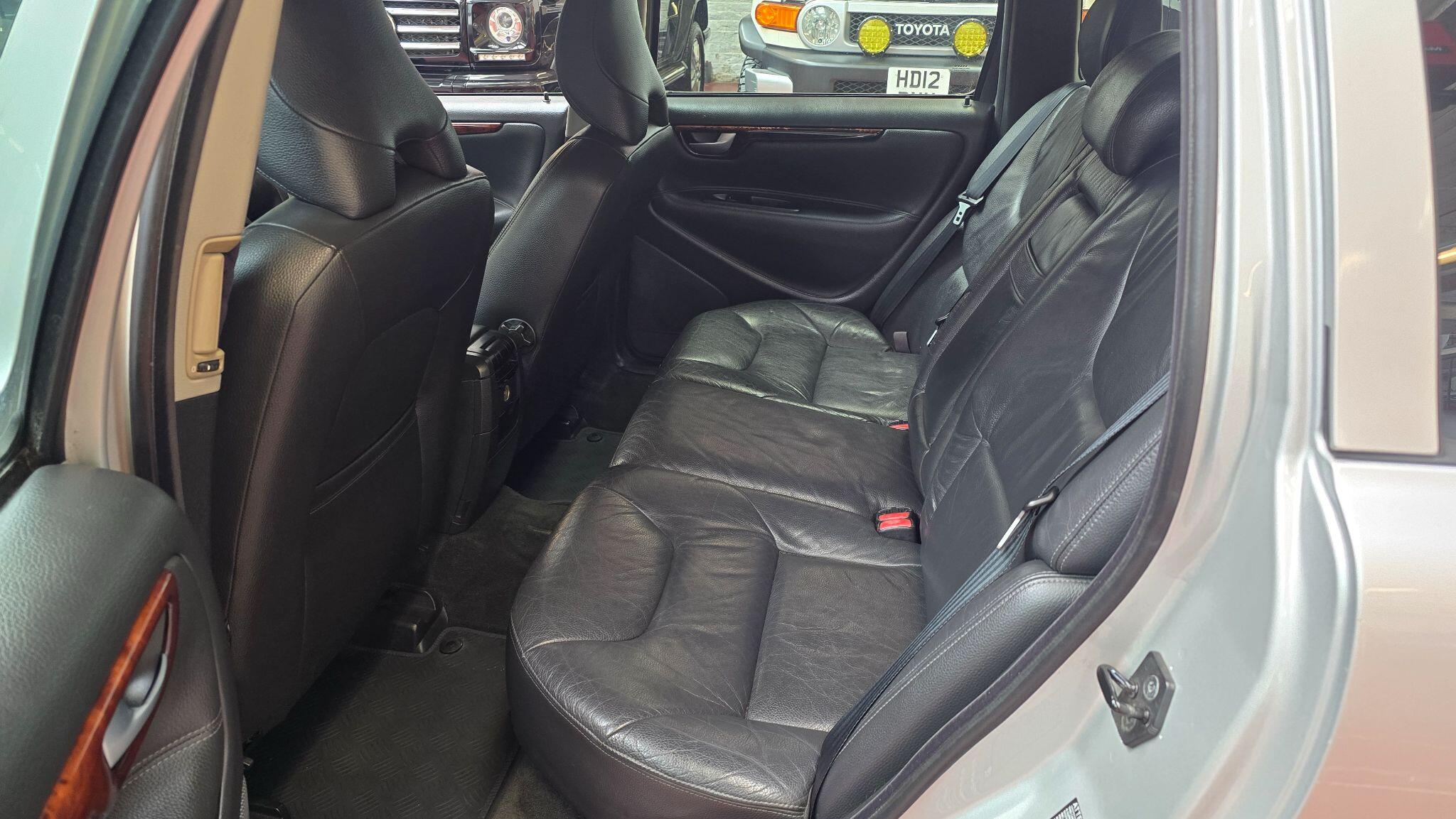 Volvo V70 view 4