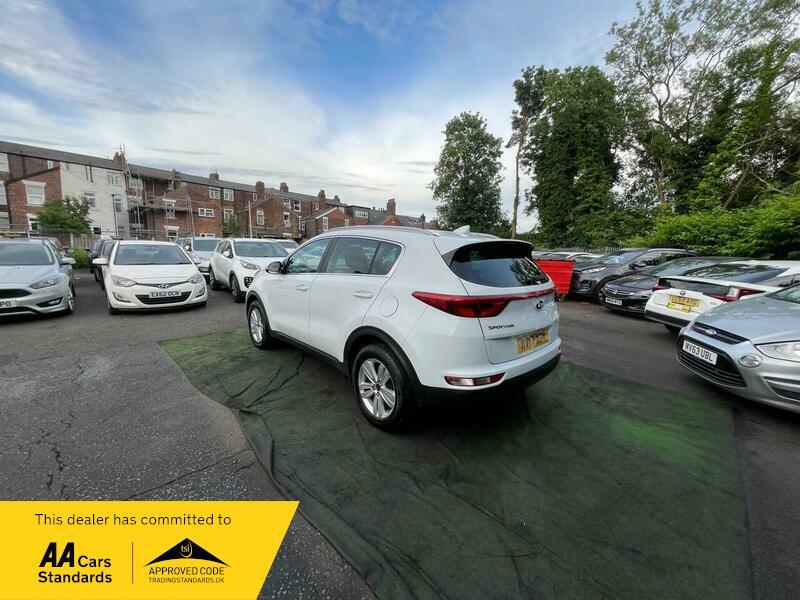 2017 Kia Sportage 1.6 GDi 2 Euro 6 (s/s) 5dr • 96,290 miles image 22