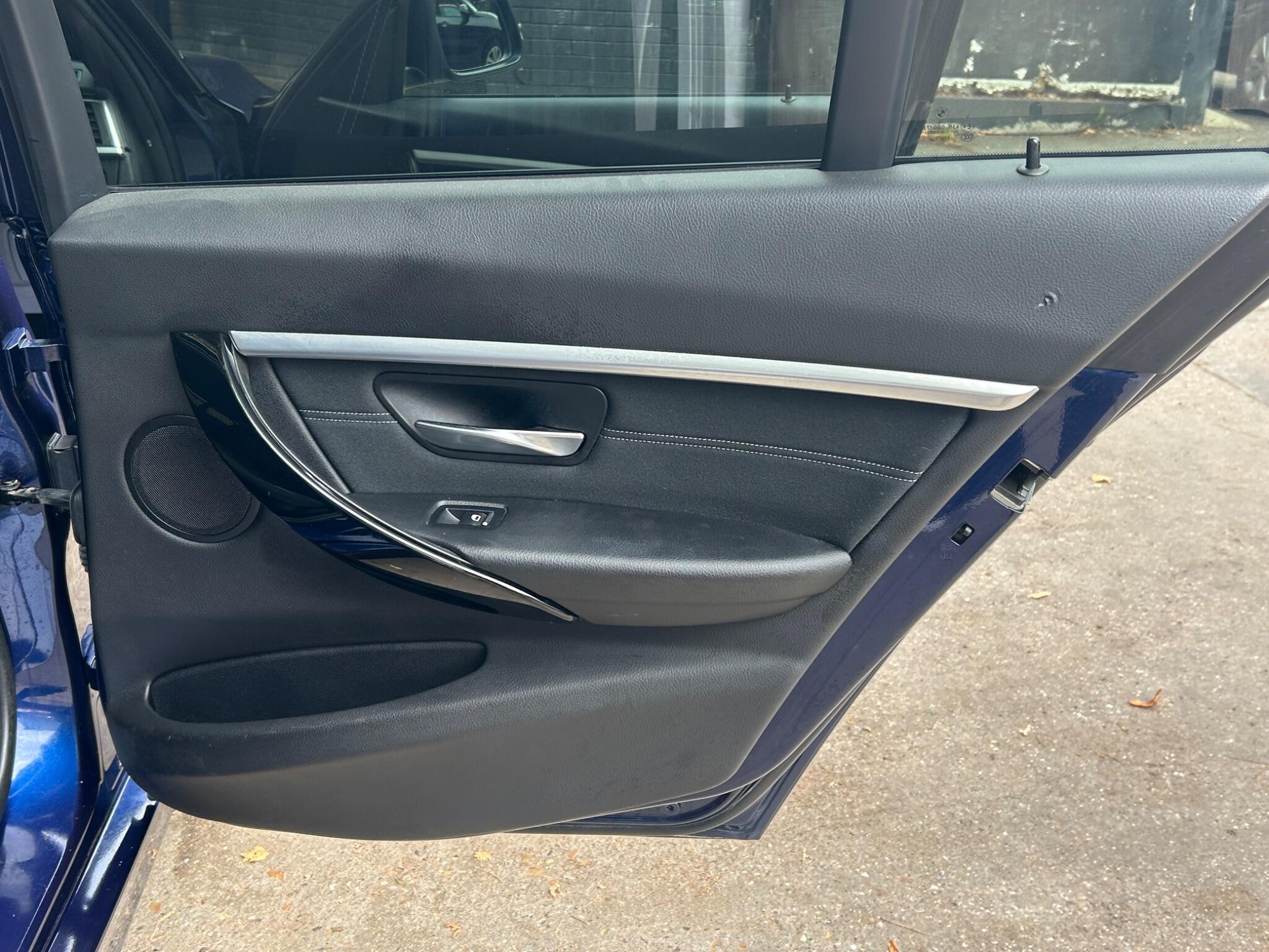 BMW 3 Series view 35