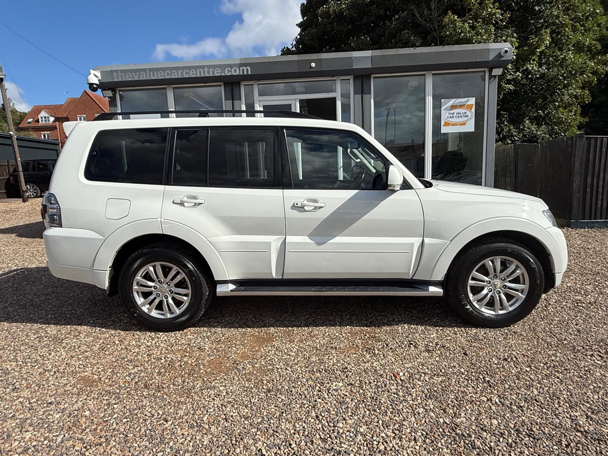 Mitsubishi Shogun view 2