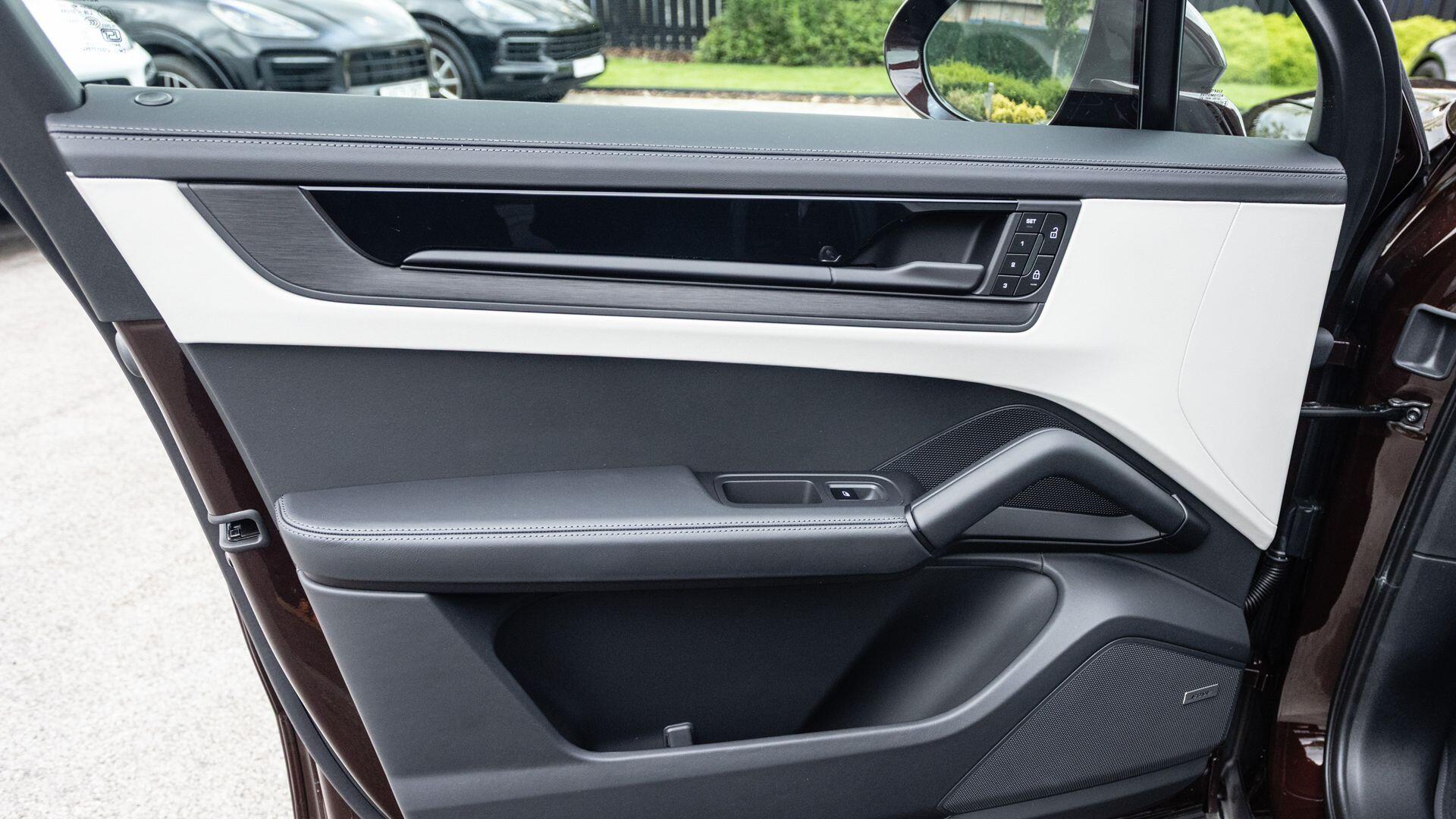Porsche Cayenne view 20