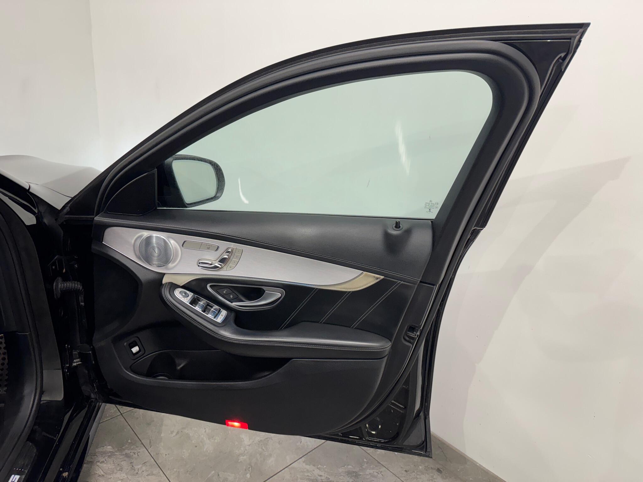Mercedes-Benz C-Class view 12