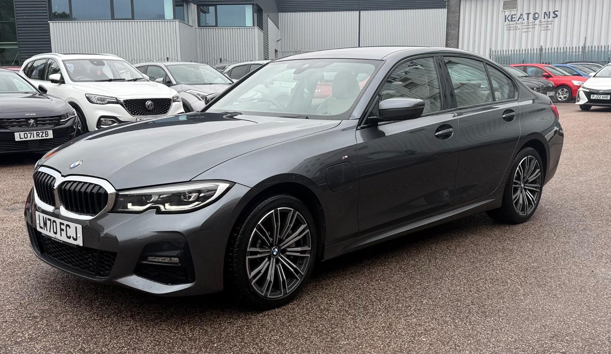 BMW 3 Series view 3
