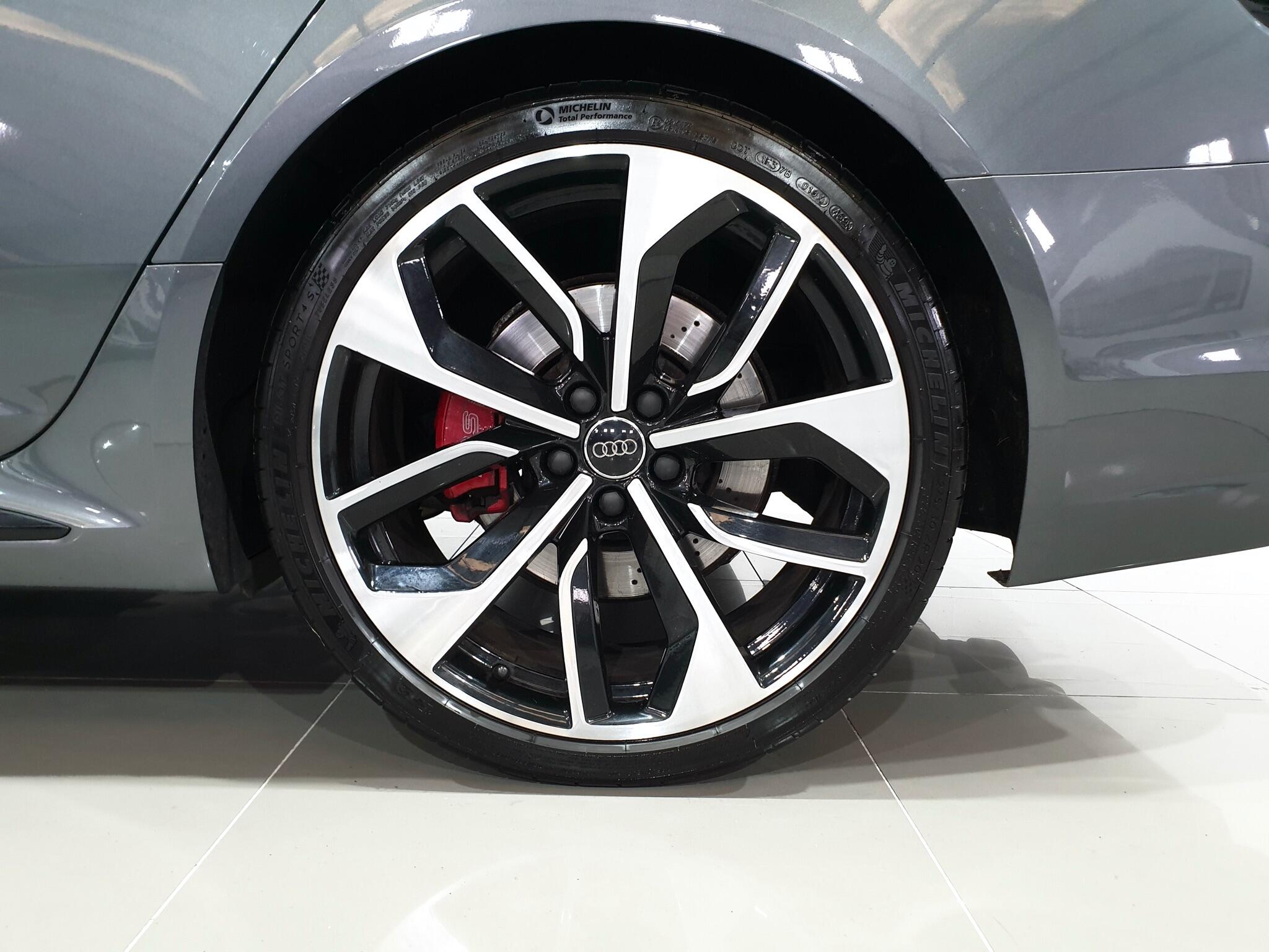 Audi RS4 view 38
