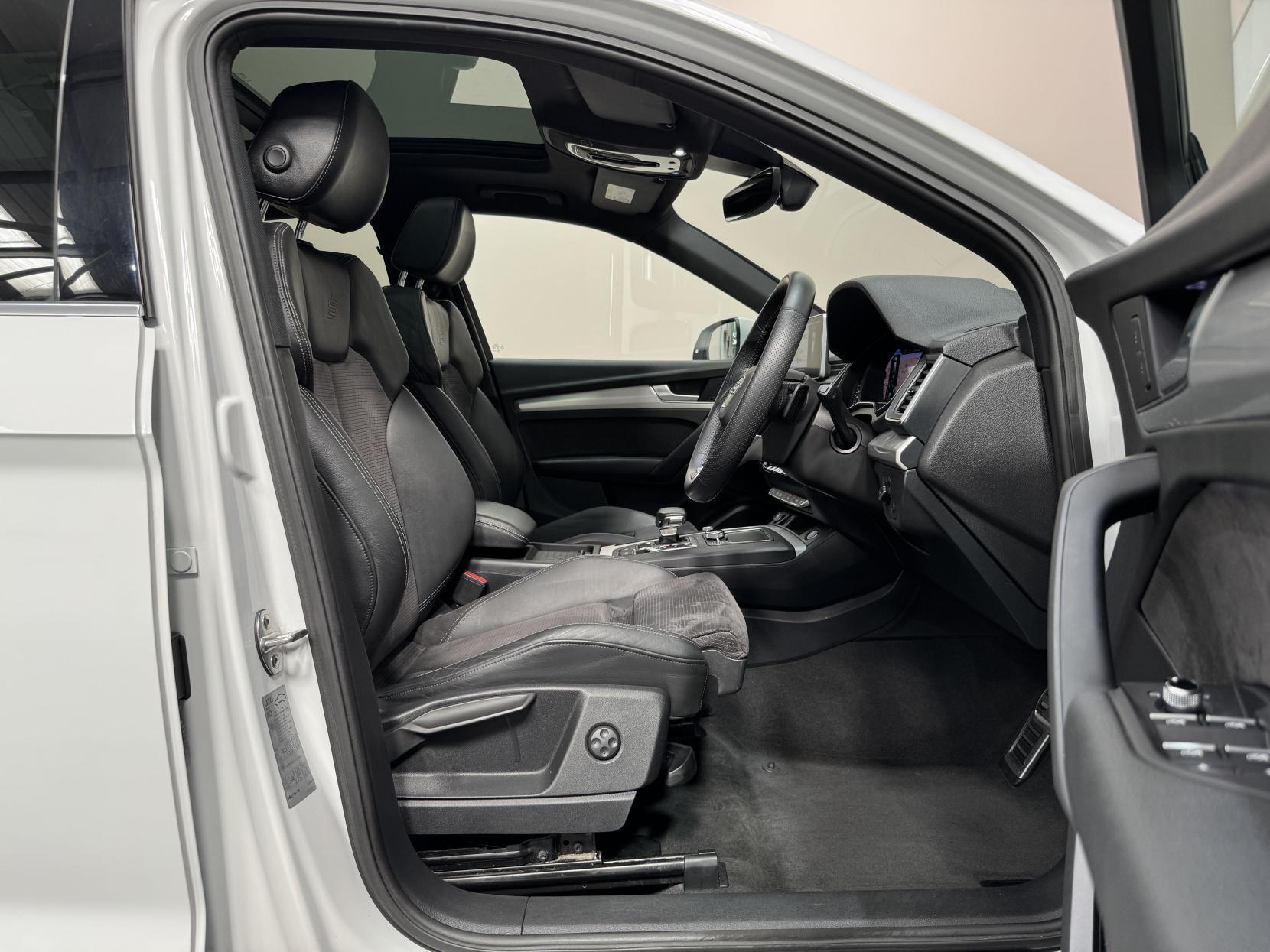 Audi Q5 view 23