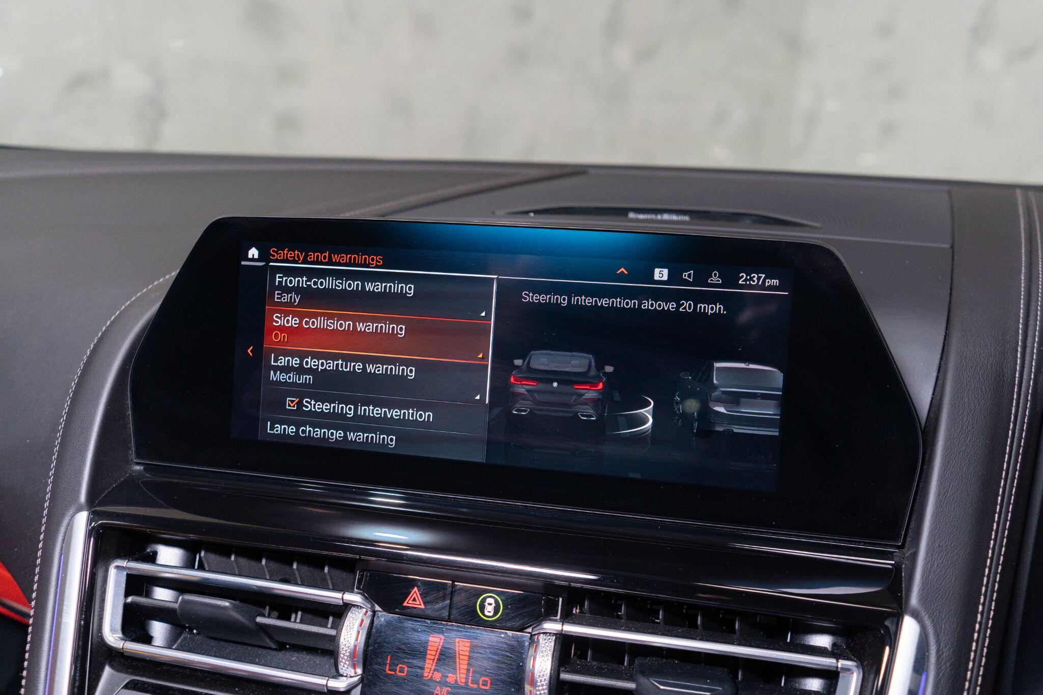 BMW 8 Series view 27