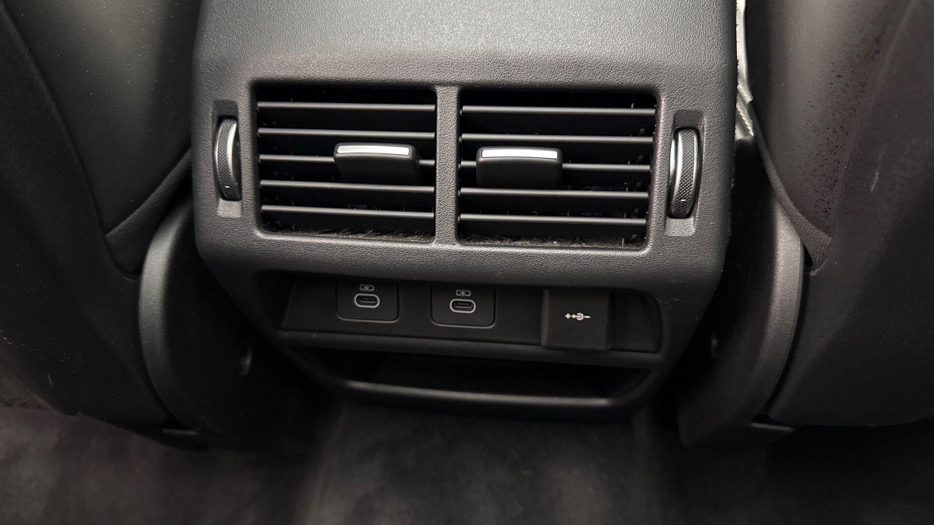 Land Rover Discovery Sport view 18