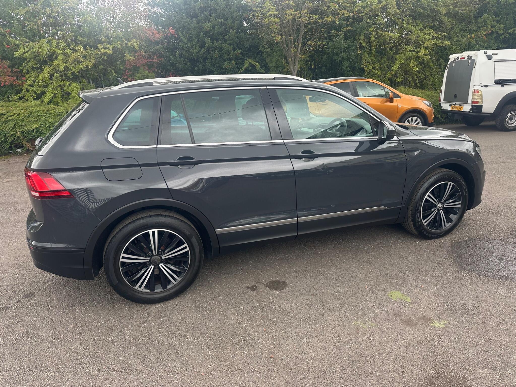 Volkswagen Tiguan view 14