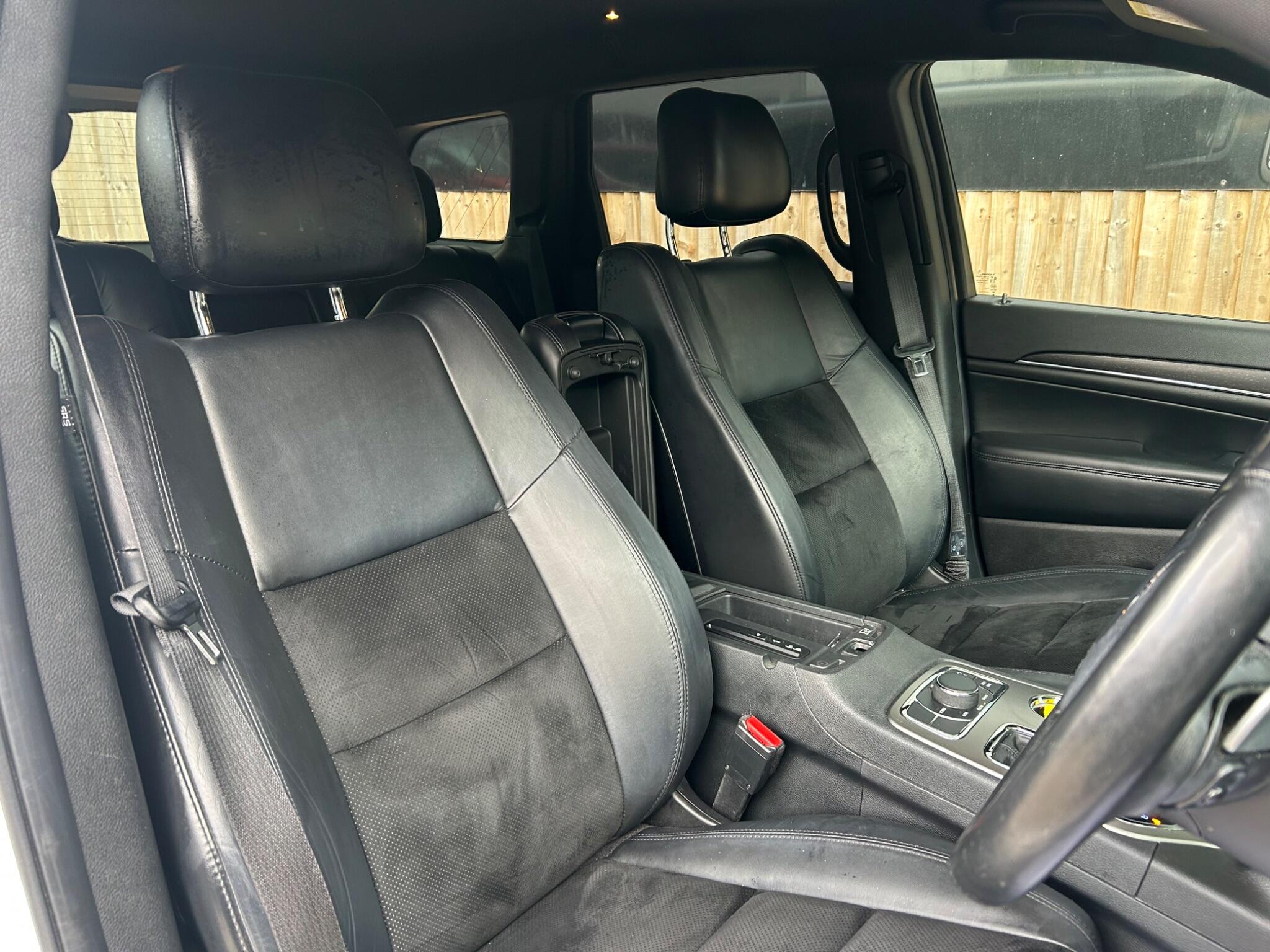 Jeep Grand Cherokee view 38