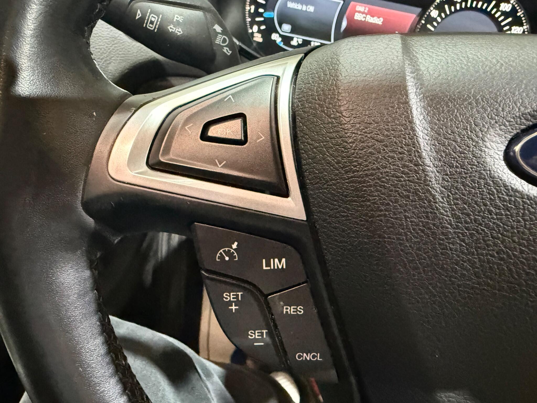 Ford Mondeo view 28
