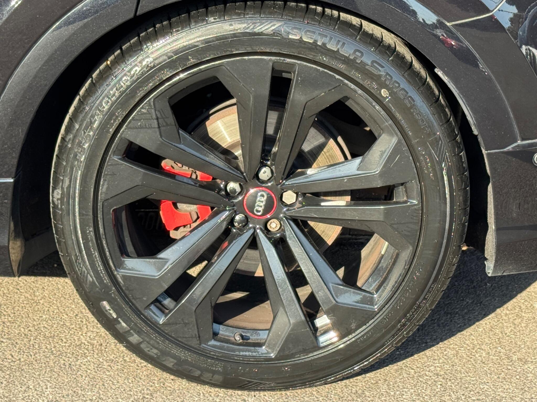 Audi Q8 view 49