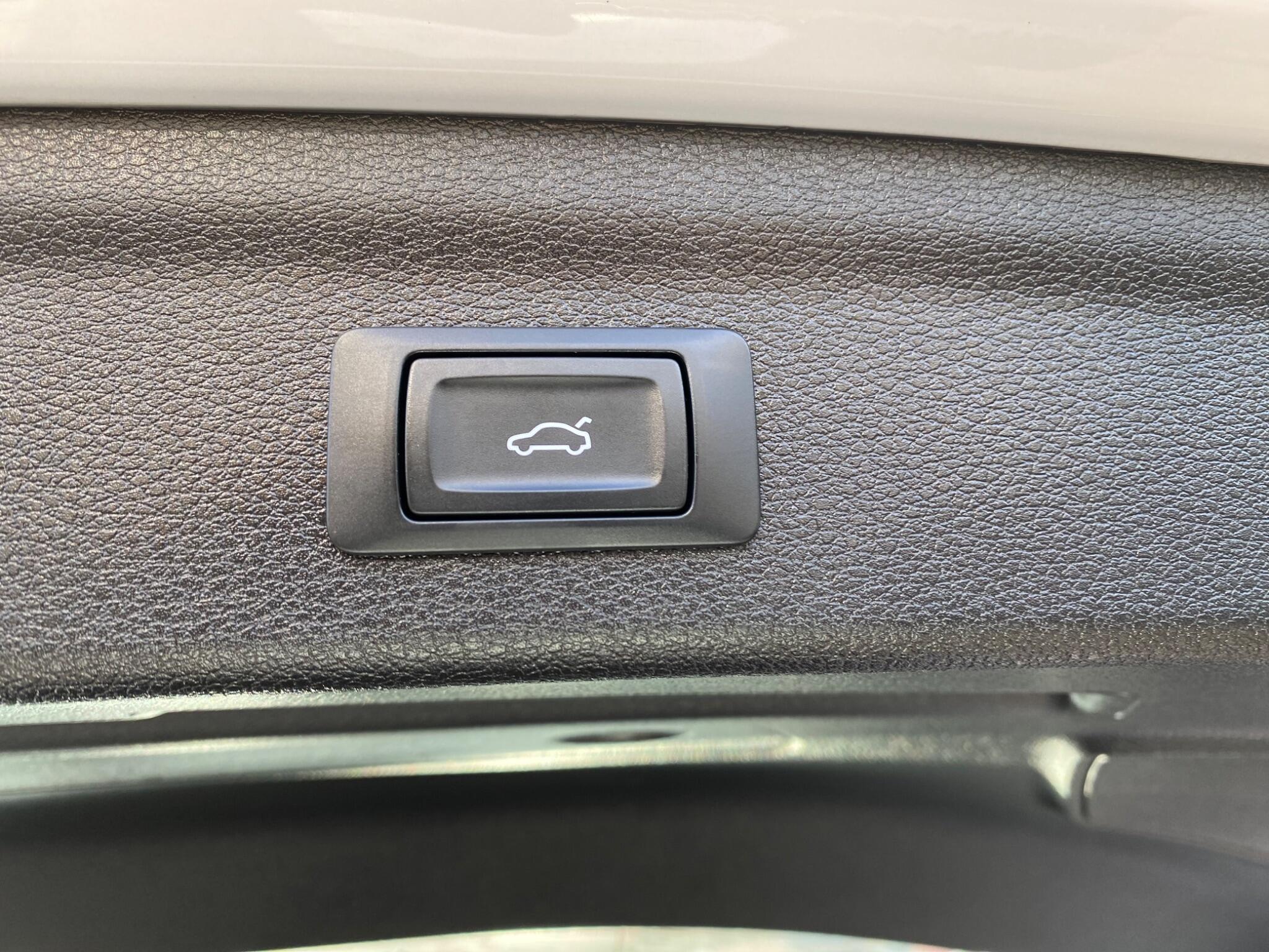 Audi Q3 view 42