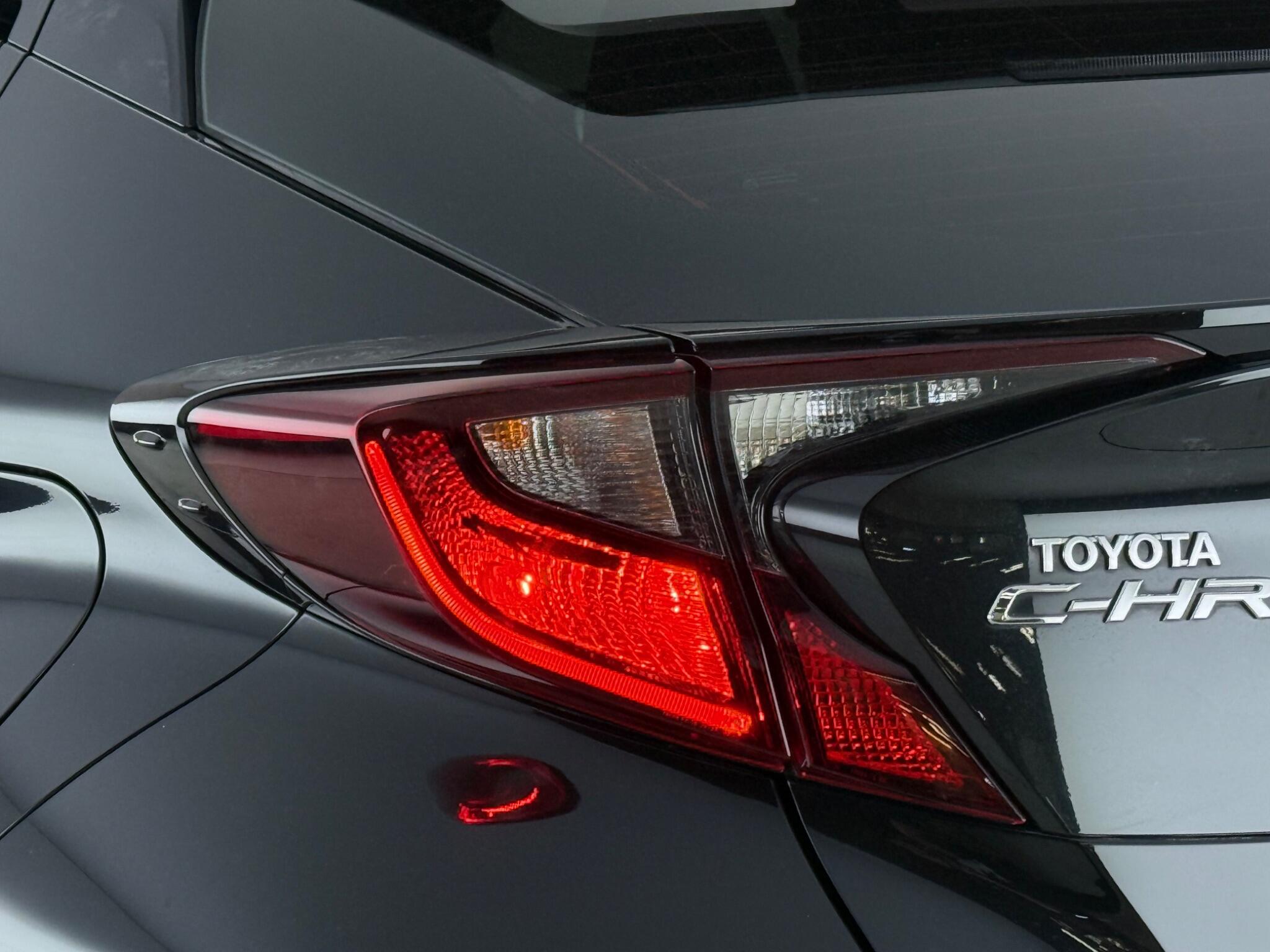 Toyota C-HR view 11