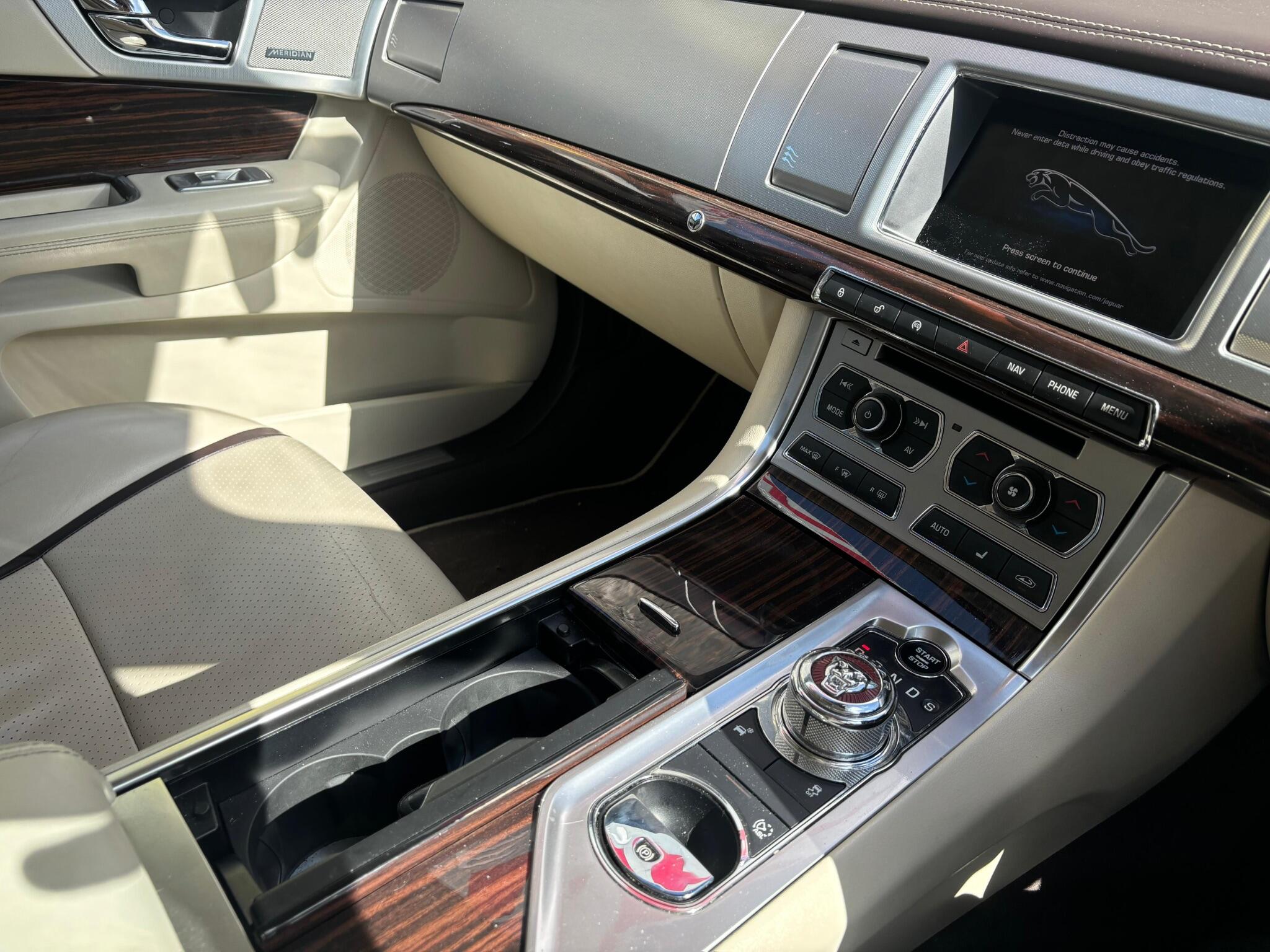 Jaguar XF view 17