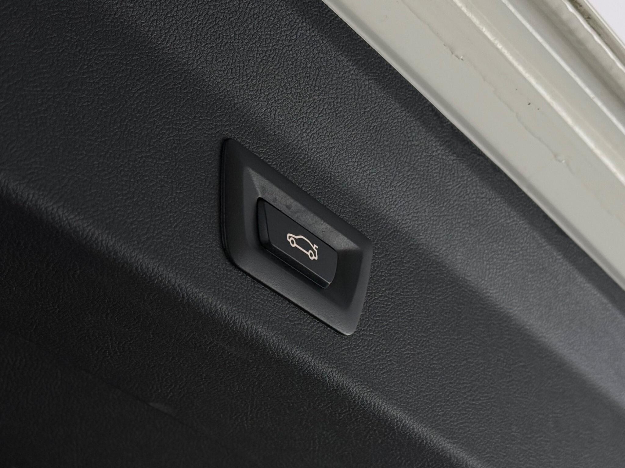 BMW X3 view 11