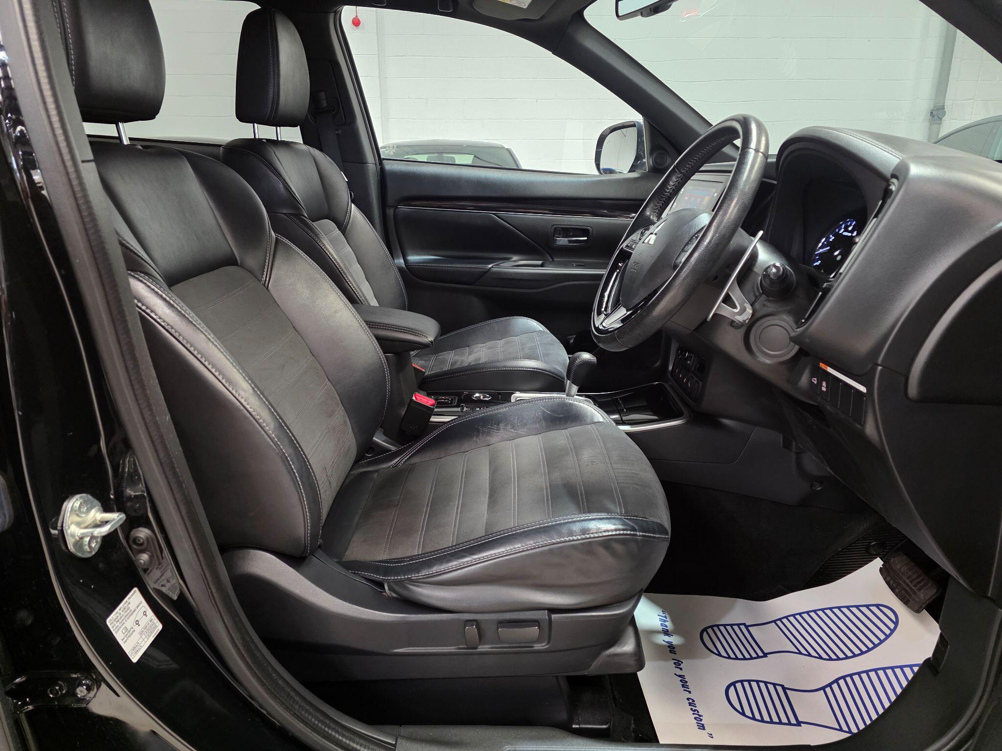 Mitsubishi Outlander view 6