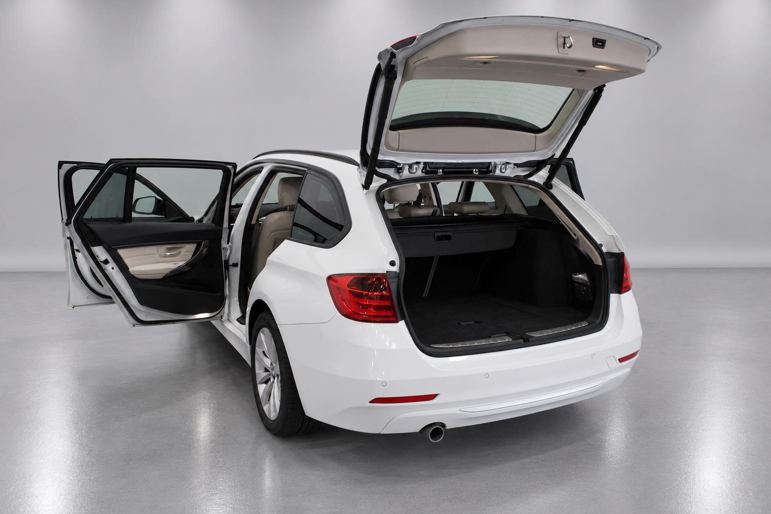BMW 3 Series view 19