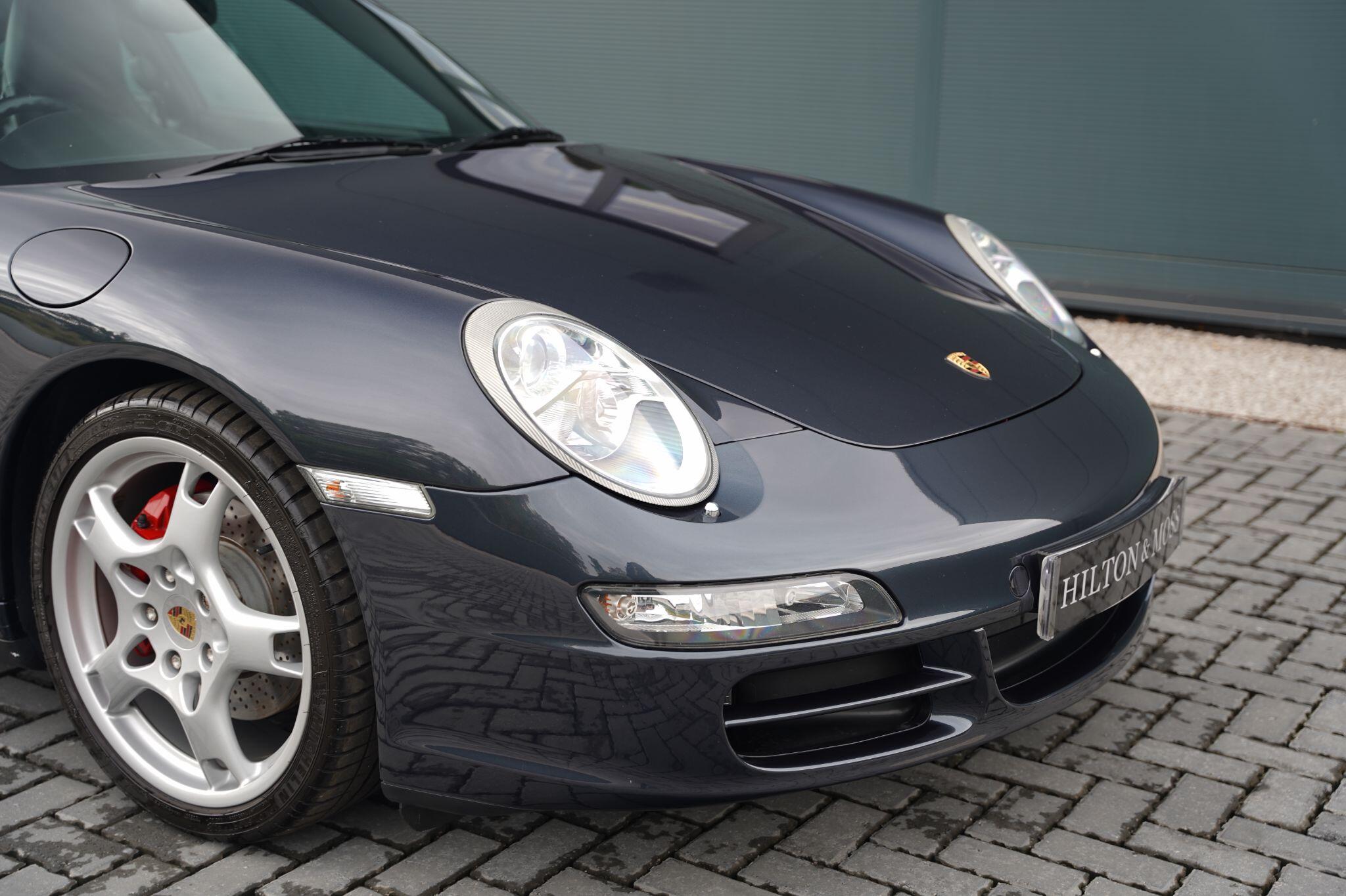 Porsche 911 view 25