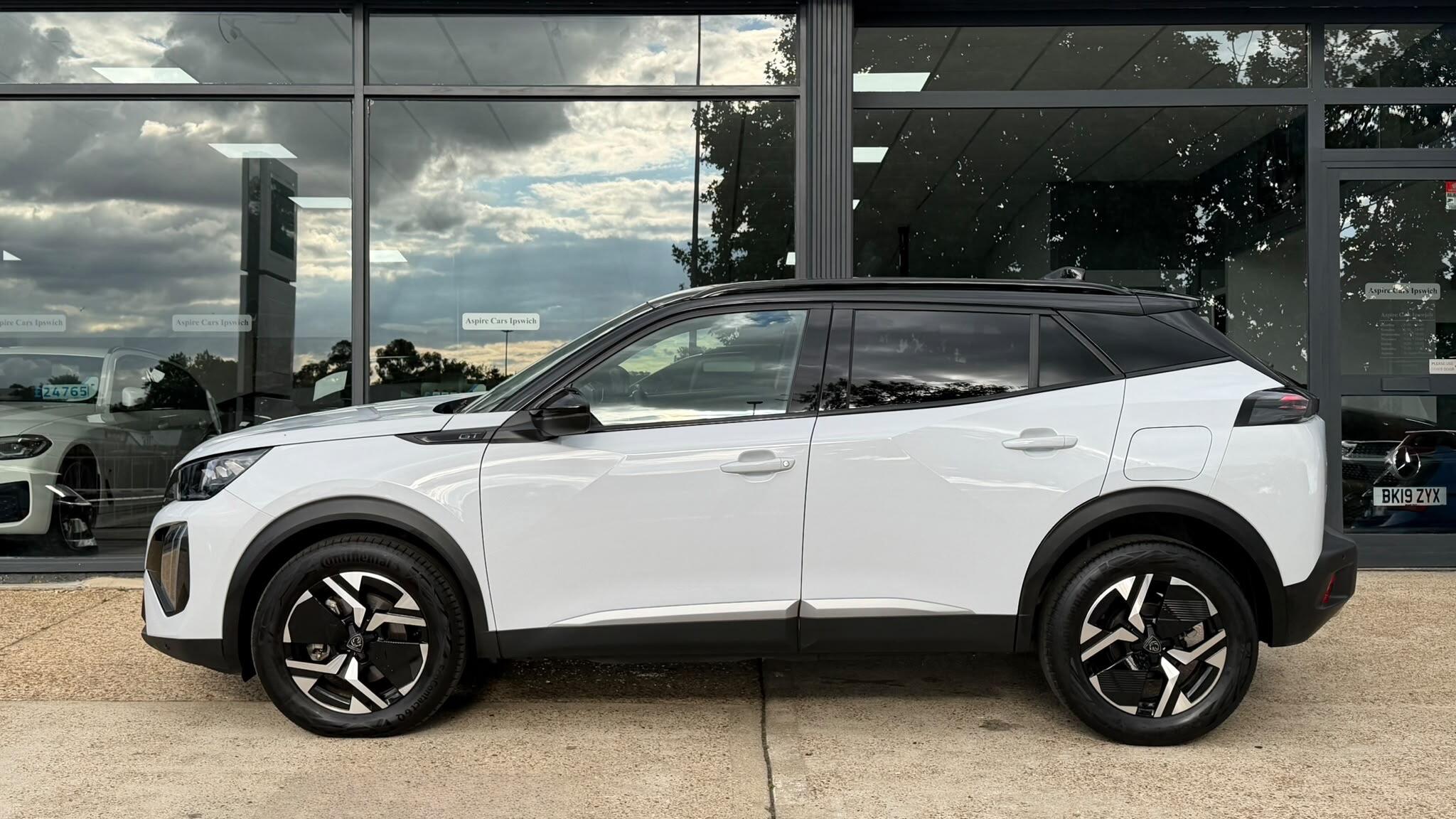 Peugeot 2008 view 4