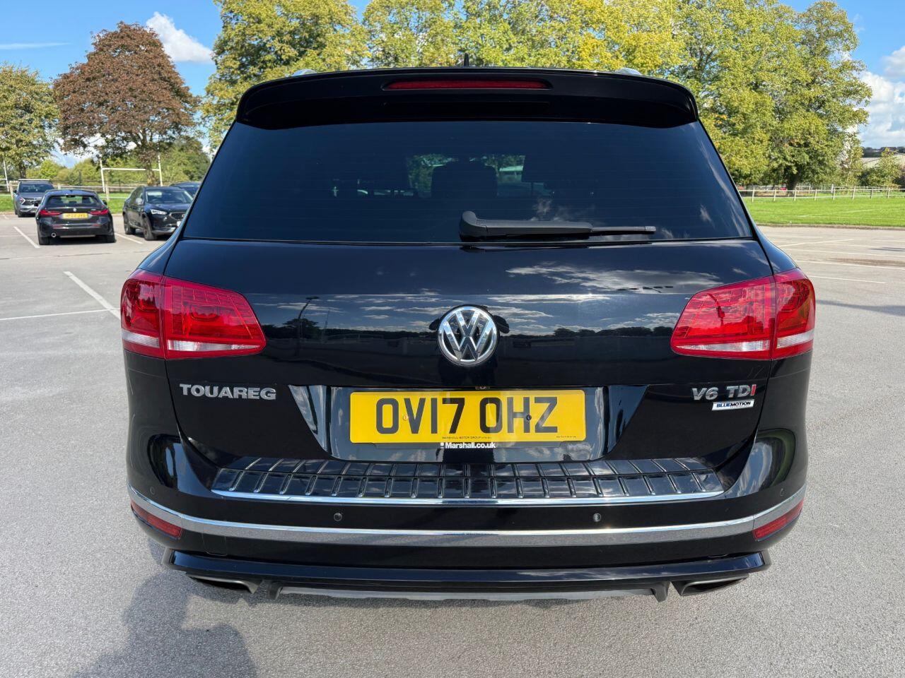 Volkswagen Touareg view 34