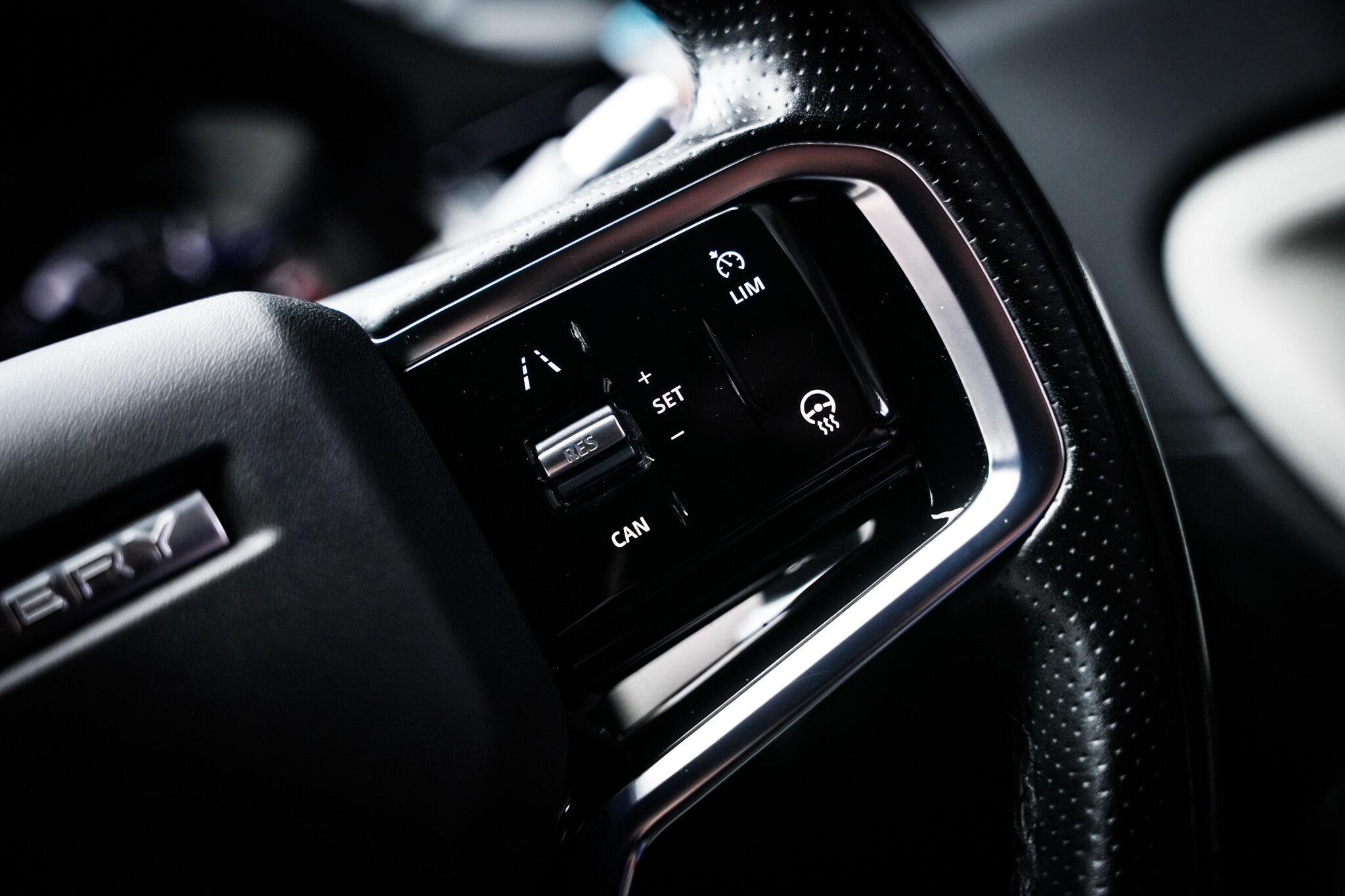 Land Rover Discovery Sport view 47
