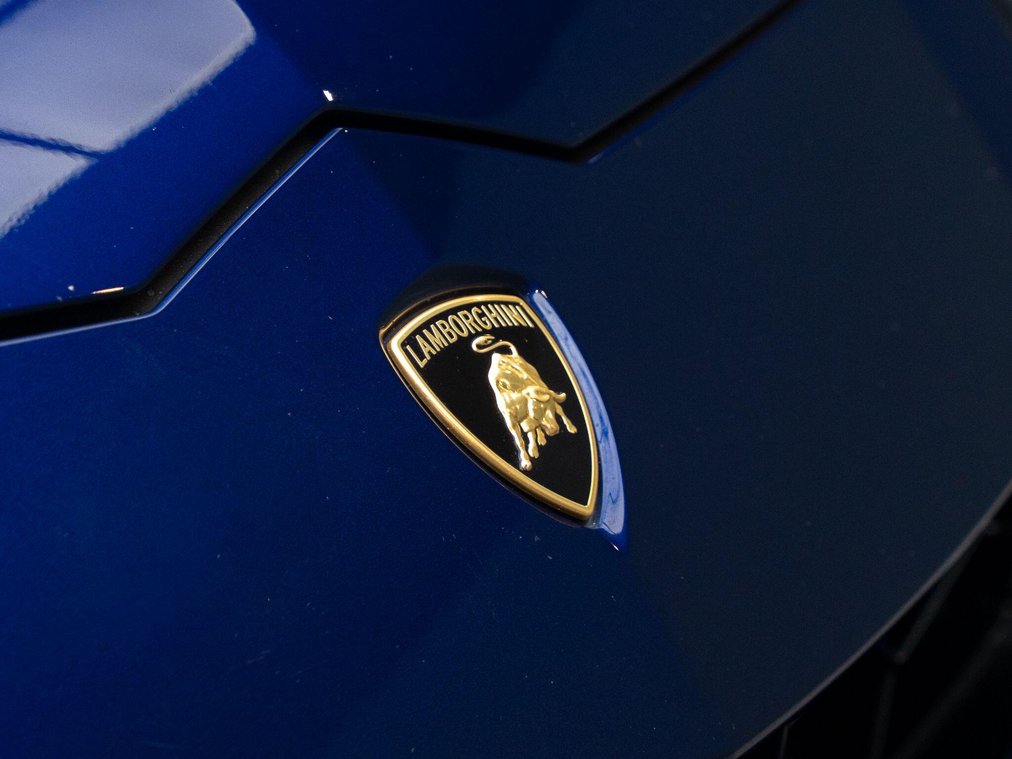 Lamborghini Urus view 29