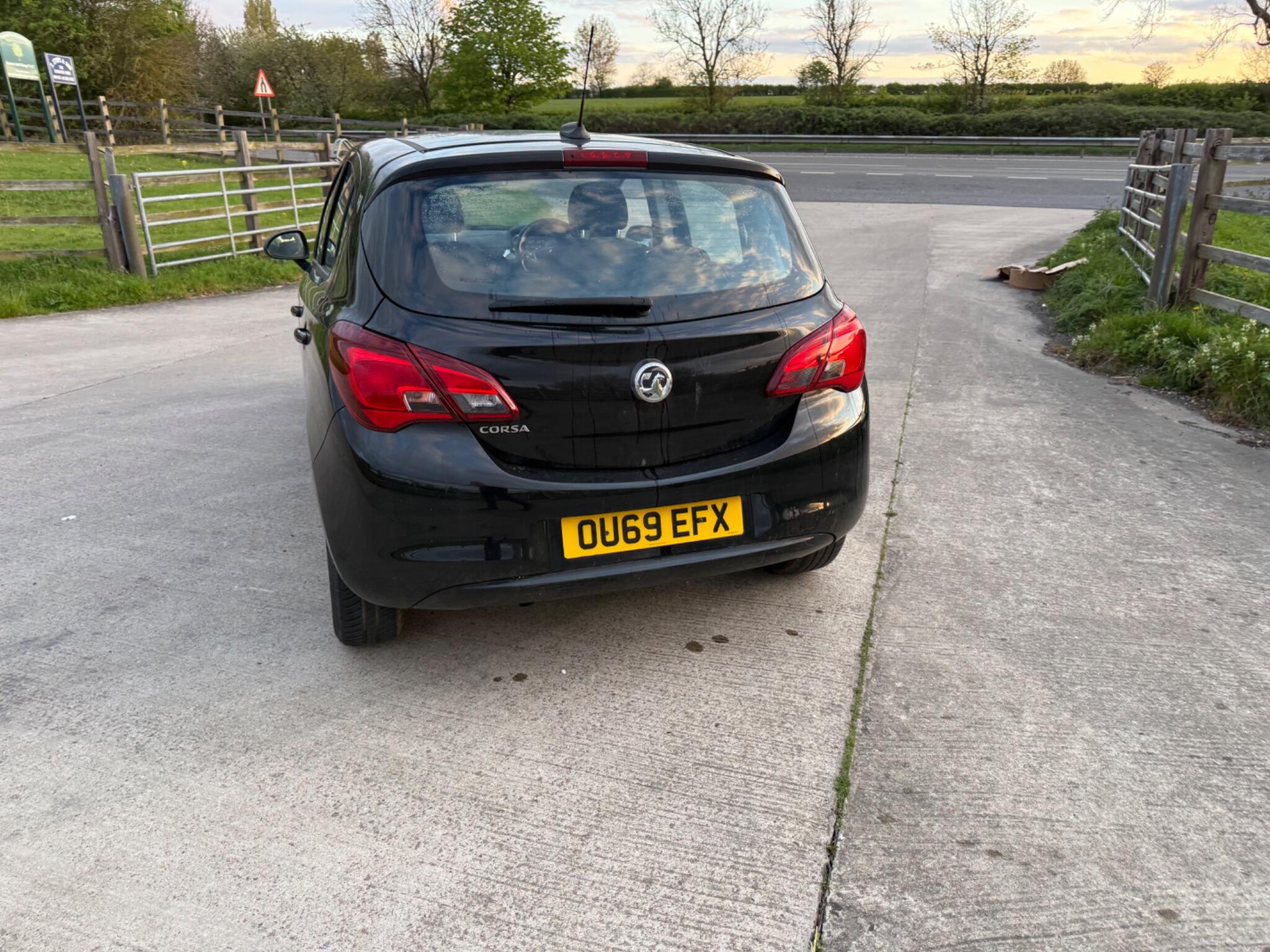 Vauxhall Corsa 1.4i Design Euro 6 (s/s) 5dr — photo 24 of 104