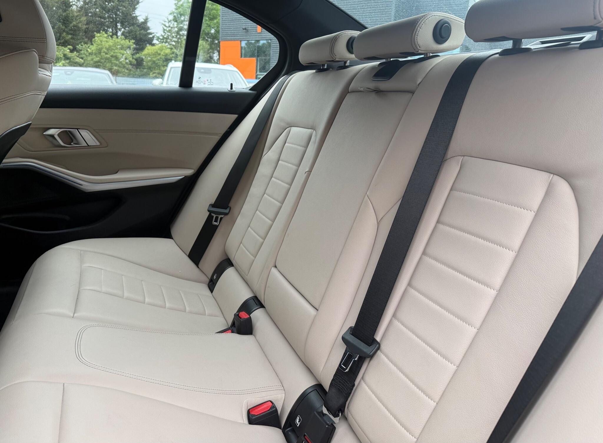 BMW 3 Series view 19
