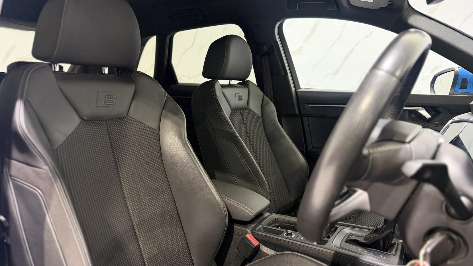 Audi Q3 view 3