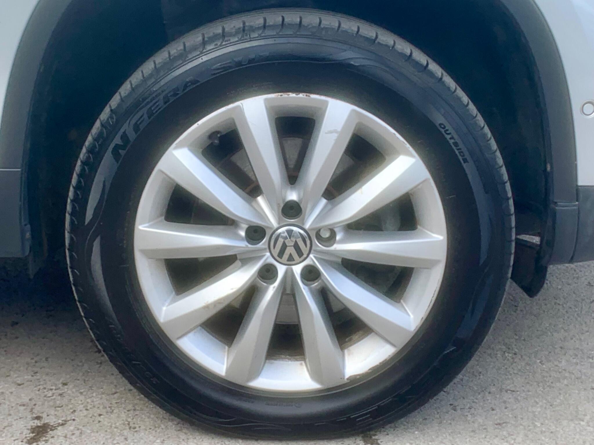 Volkswagen Tiguan view 11