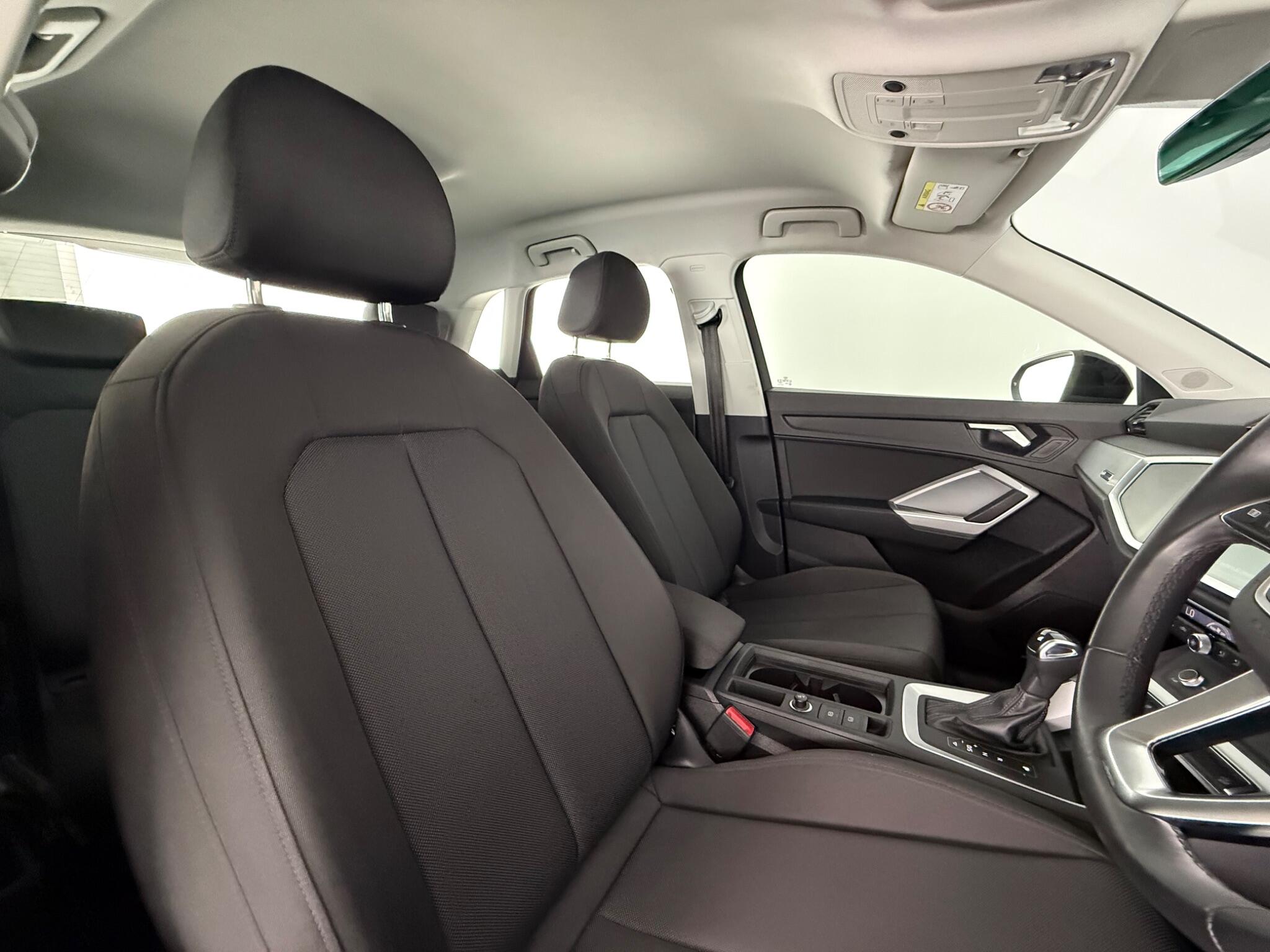 Audi Q3 view 28