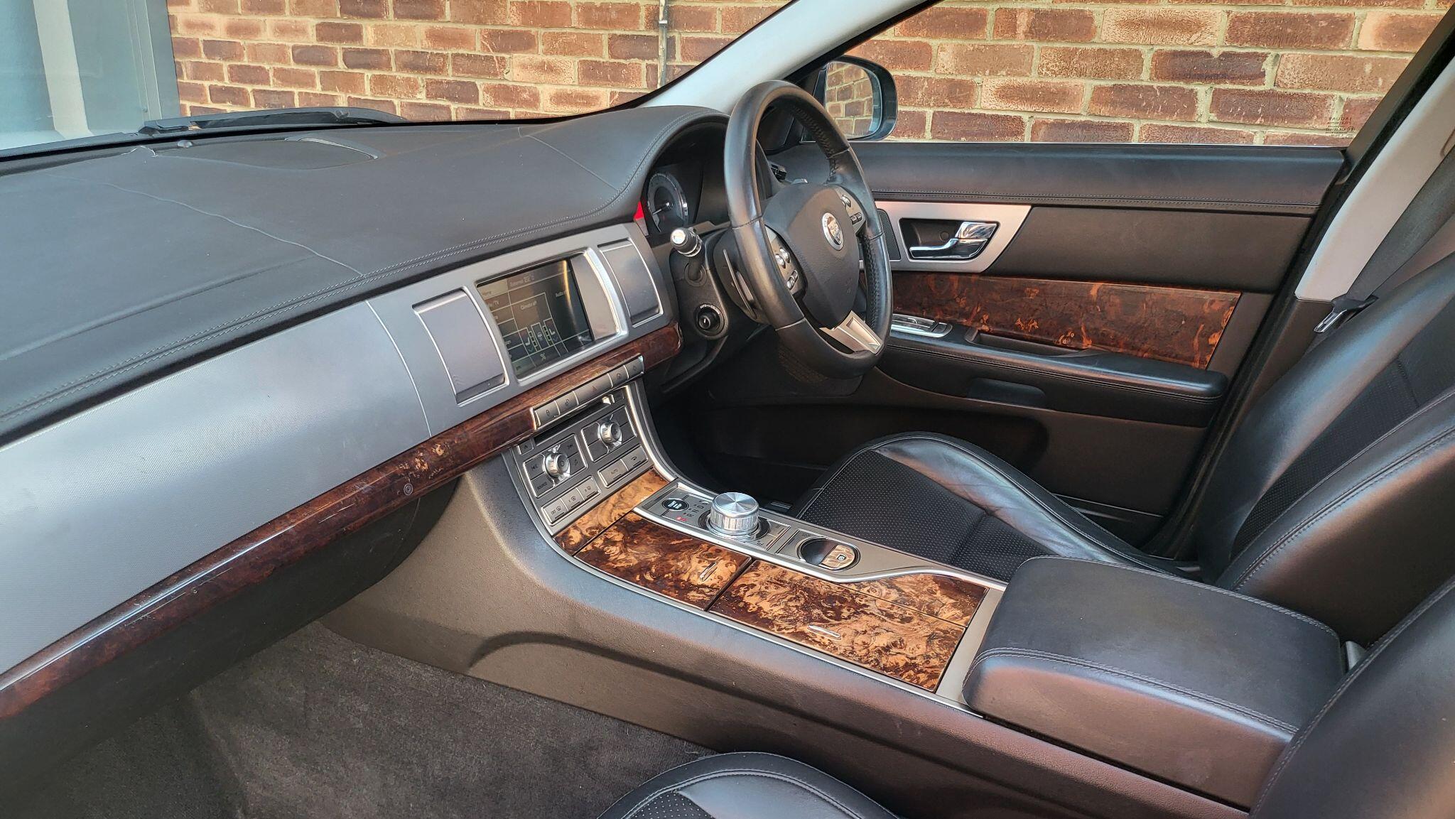 Jaguar XF view 10