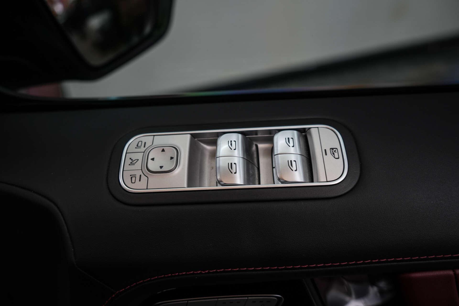 Mercedes-Benz G-Class view 30