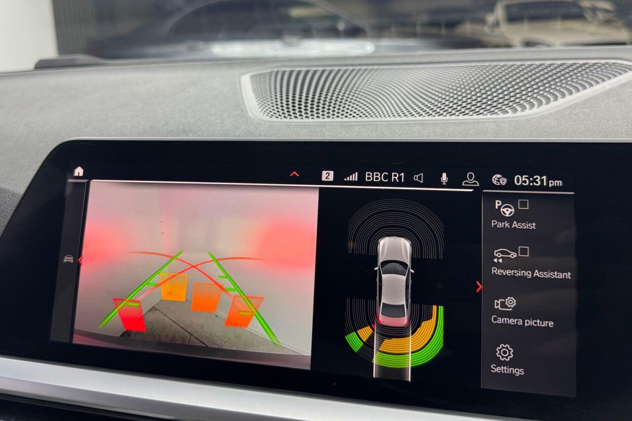 BMW 3 Series view 32
