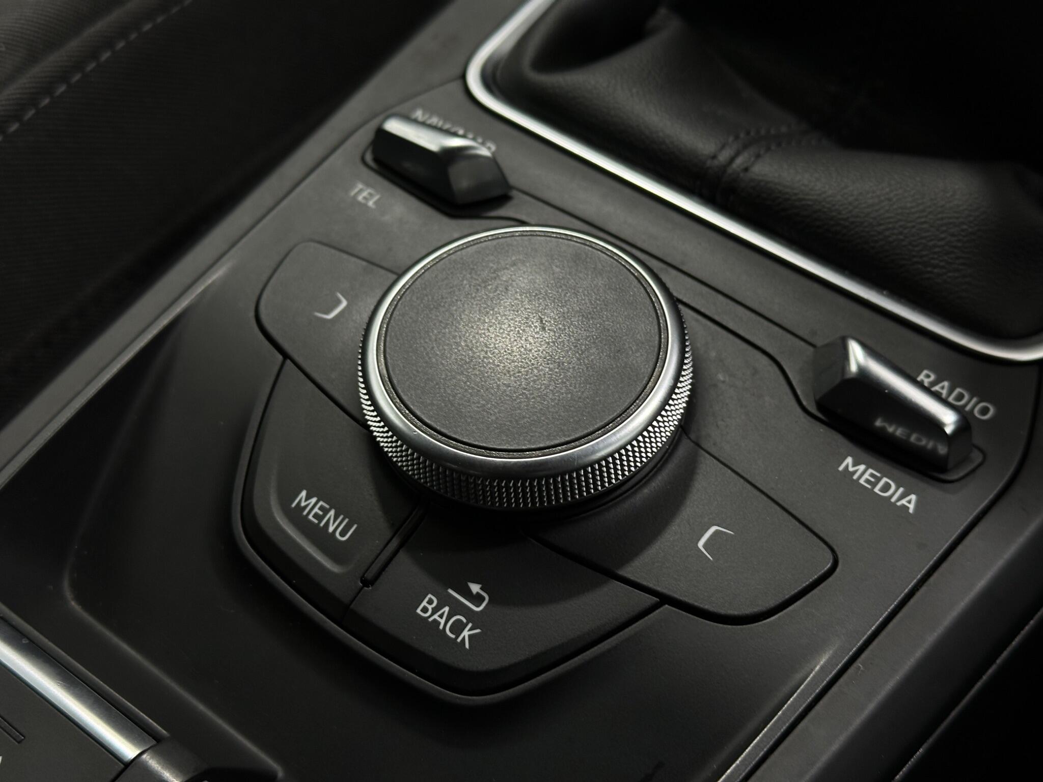 Audi Q2 view 21