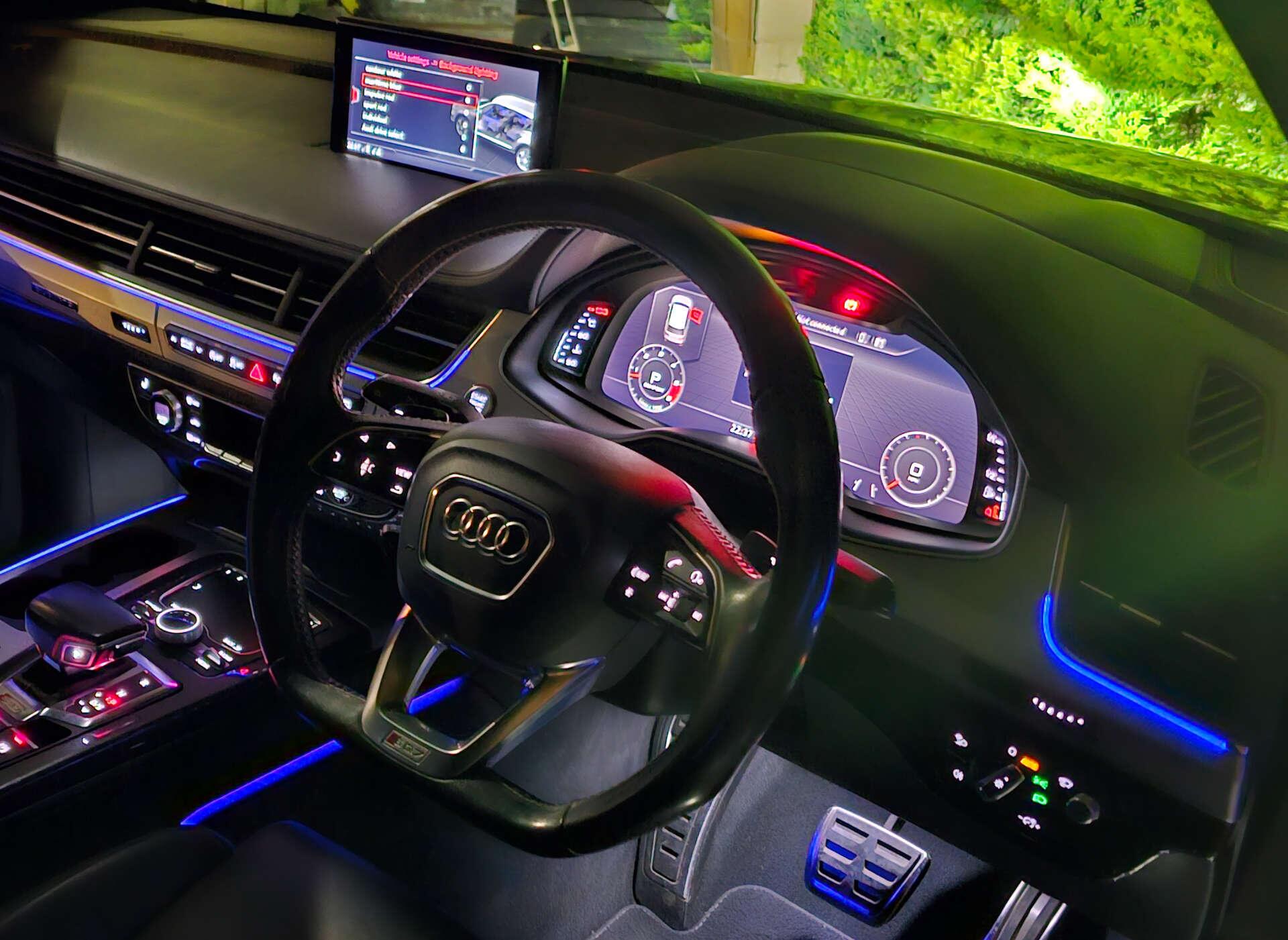 Audi SQ7 view 13