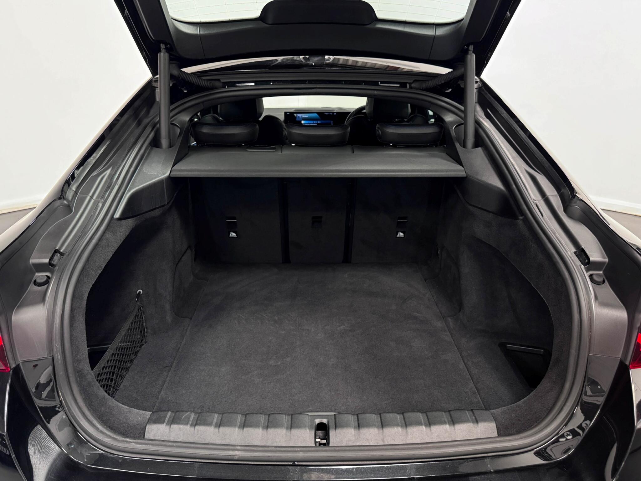 BMW I4 view 27