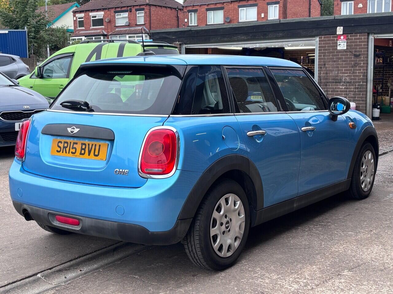 Mini Hatch view 7