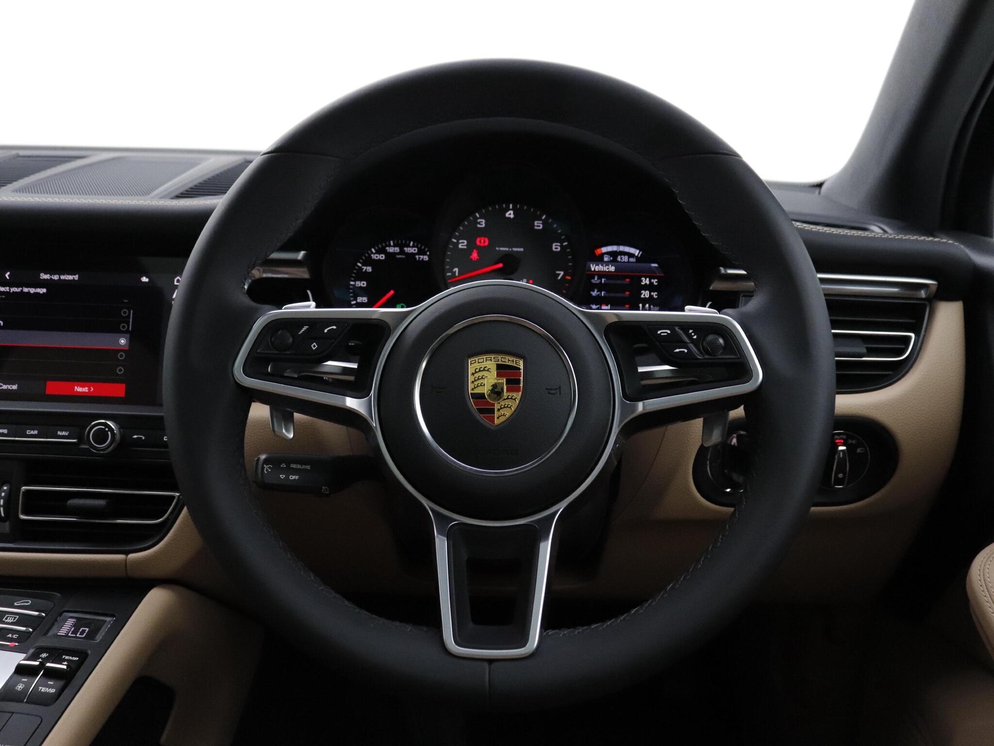 Porsche Macan view 11