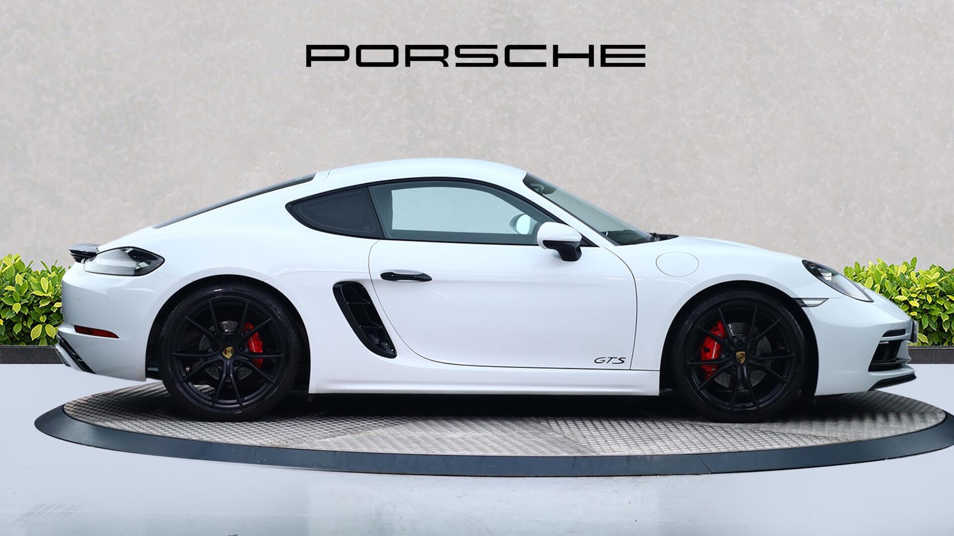Porsche Cayman view 8