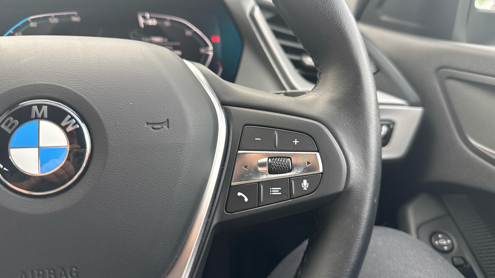 BMW 1 Series view 18