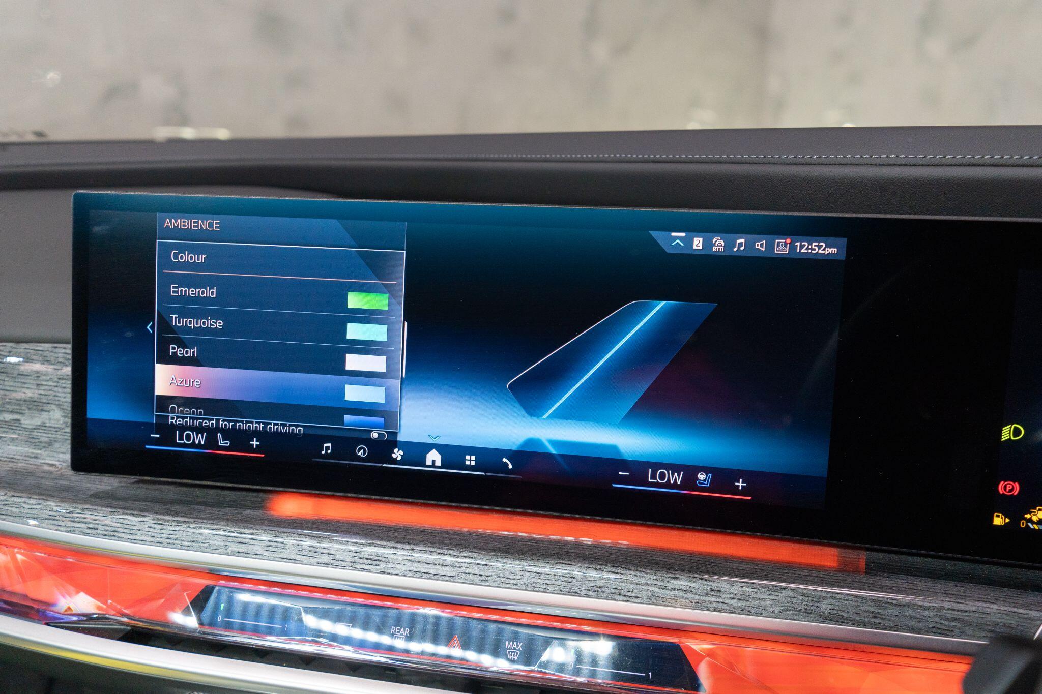 BMW 7 Series view 25